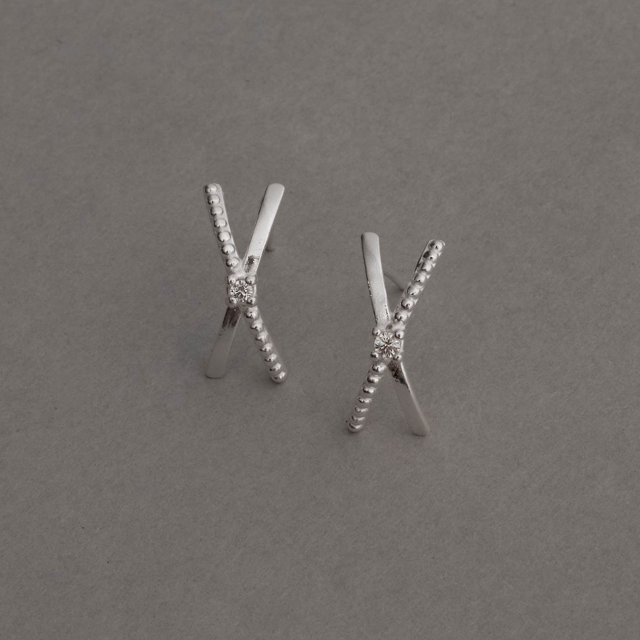 Imagem Secundária Brinco X detalhe zircônia 16mm