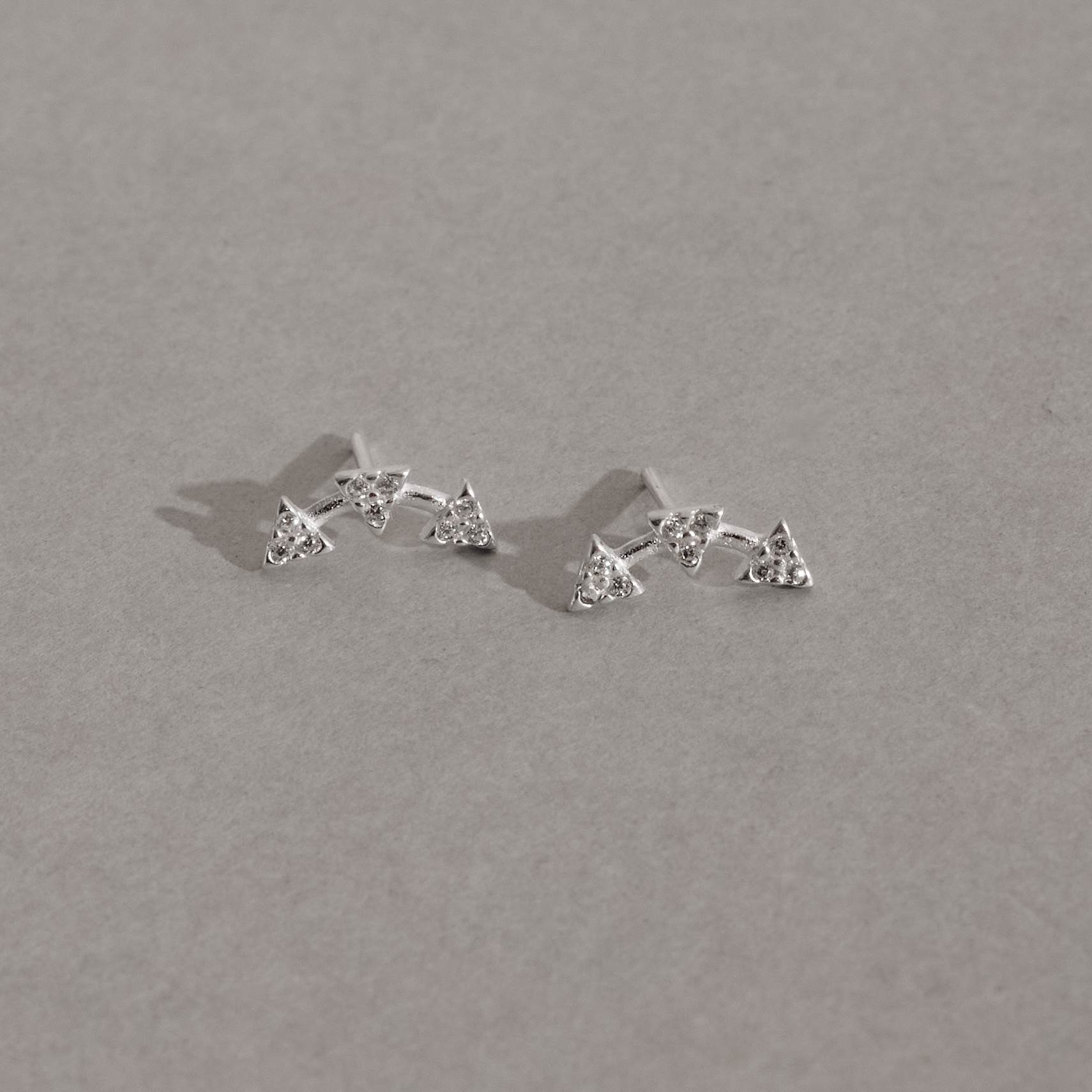 Imagem Secundária Brinco 3 triângulos cravejados 10mm