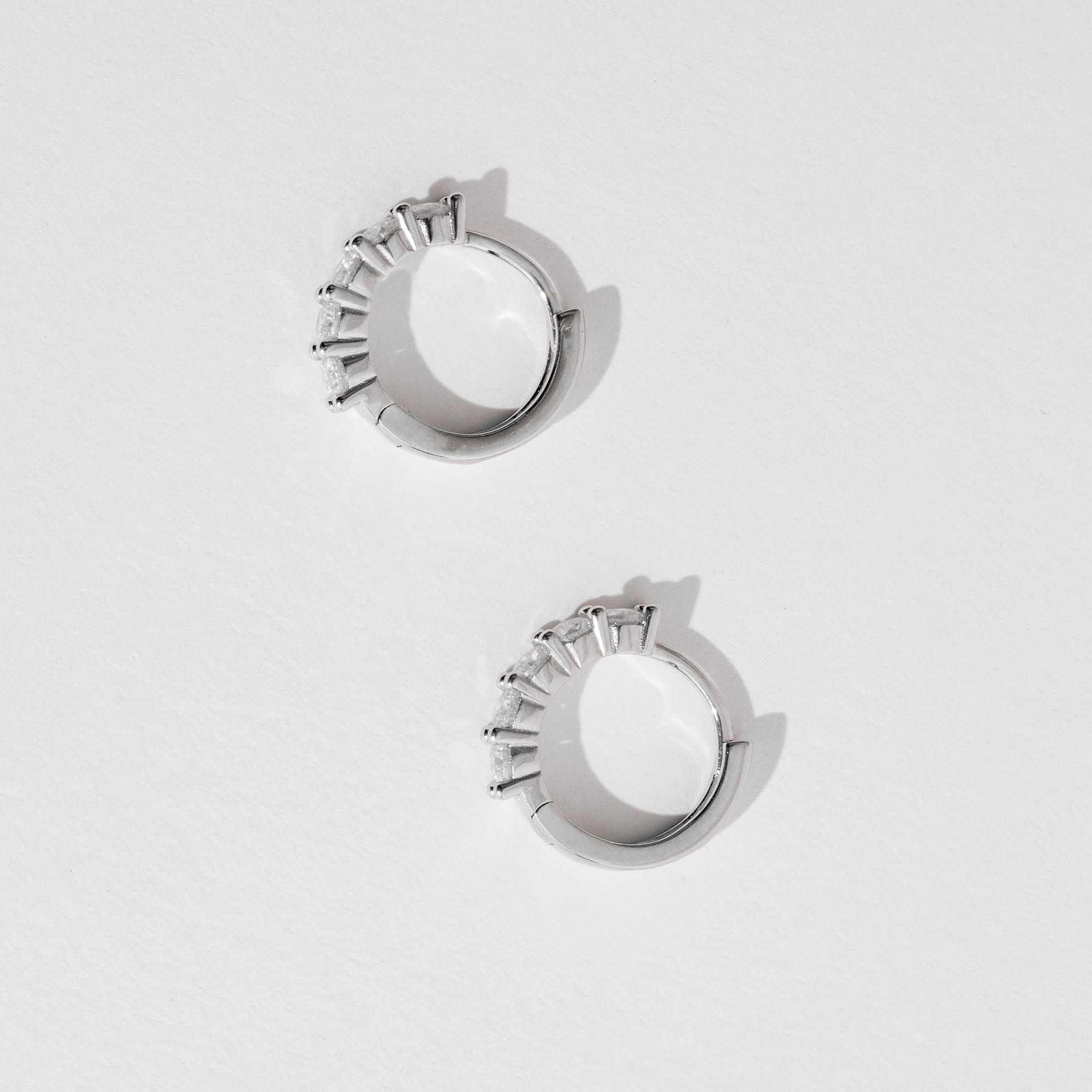 Imagem Argola click 14mm com moissanites 3mm ródio