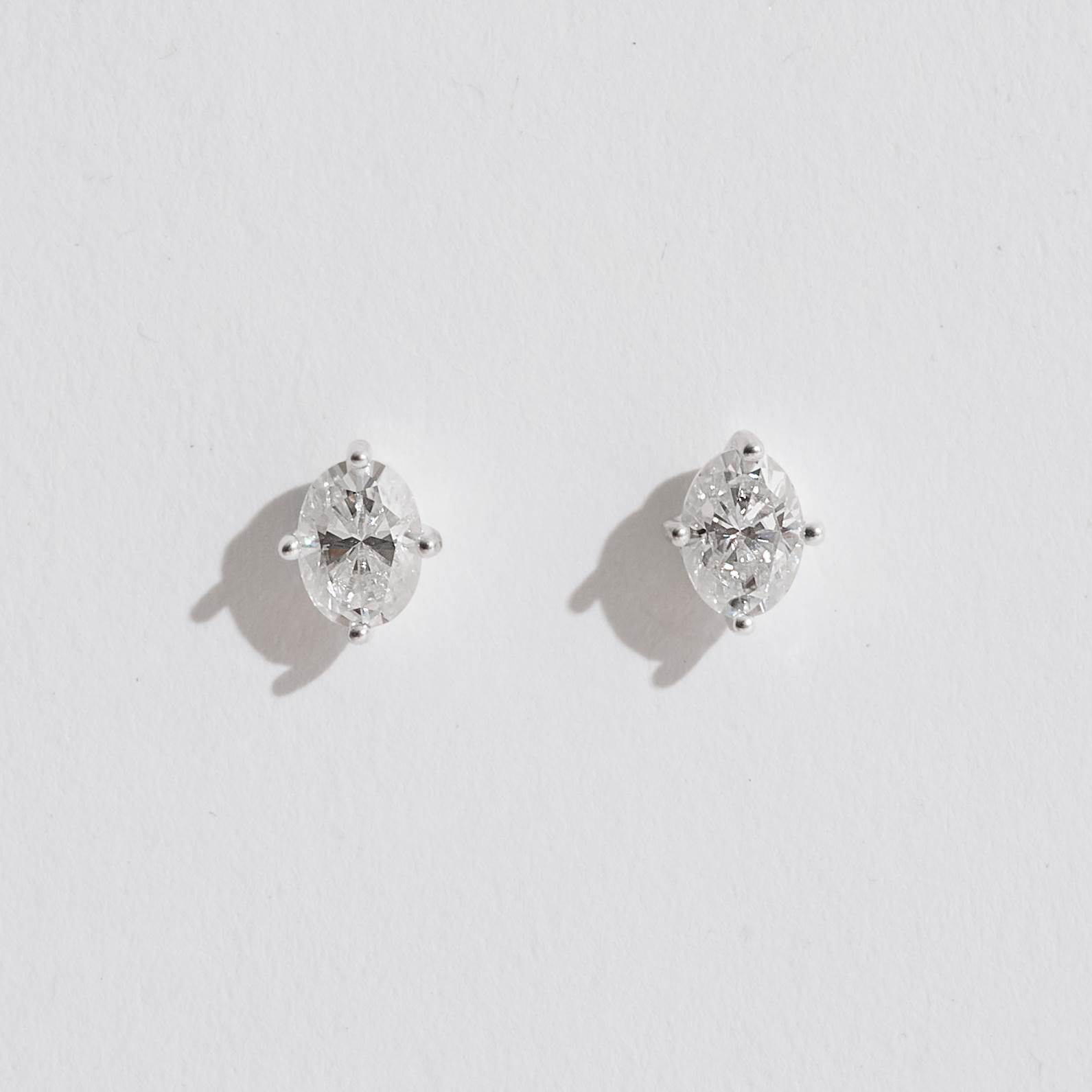 Imagem Brinco moissanite oval 7x5mm