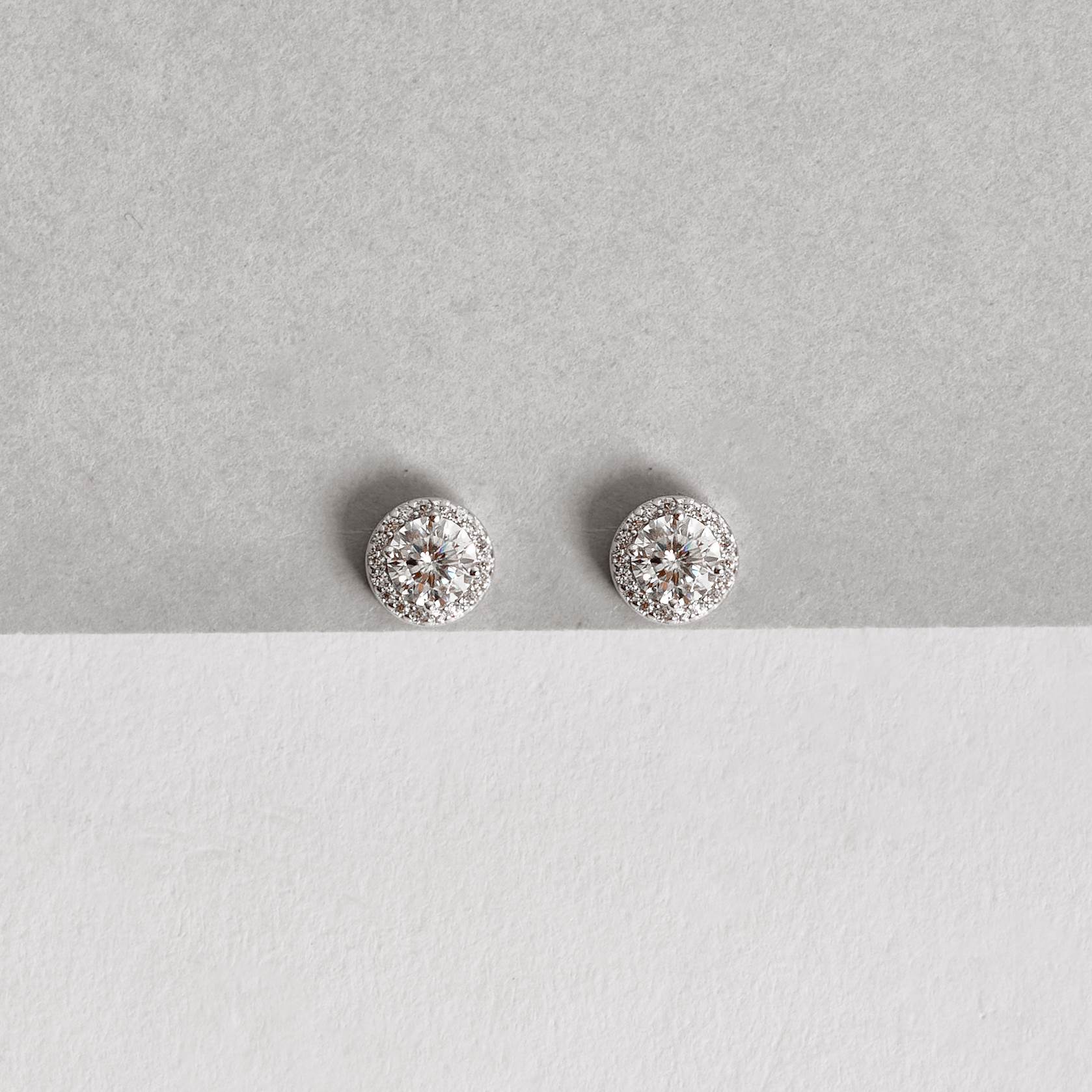 Brinco moissanite cristal 5mm com cravejado ródio