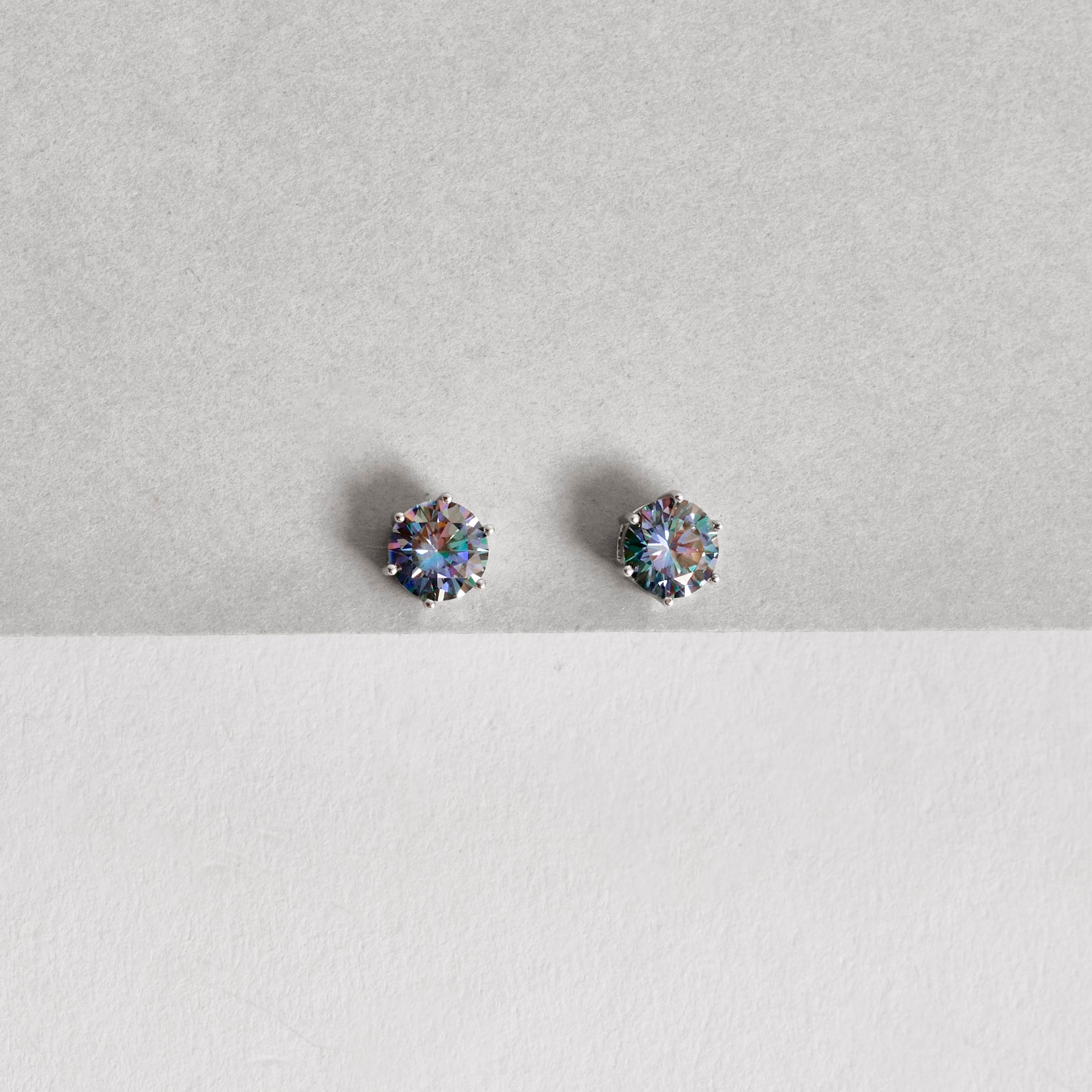 Brinco moissanite rainbow green 6.5mm ródio