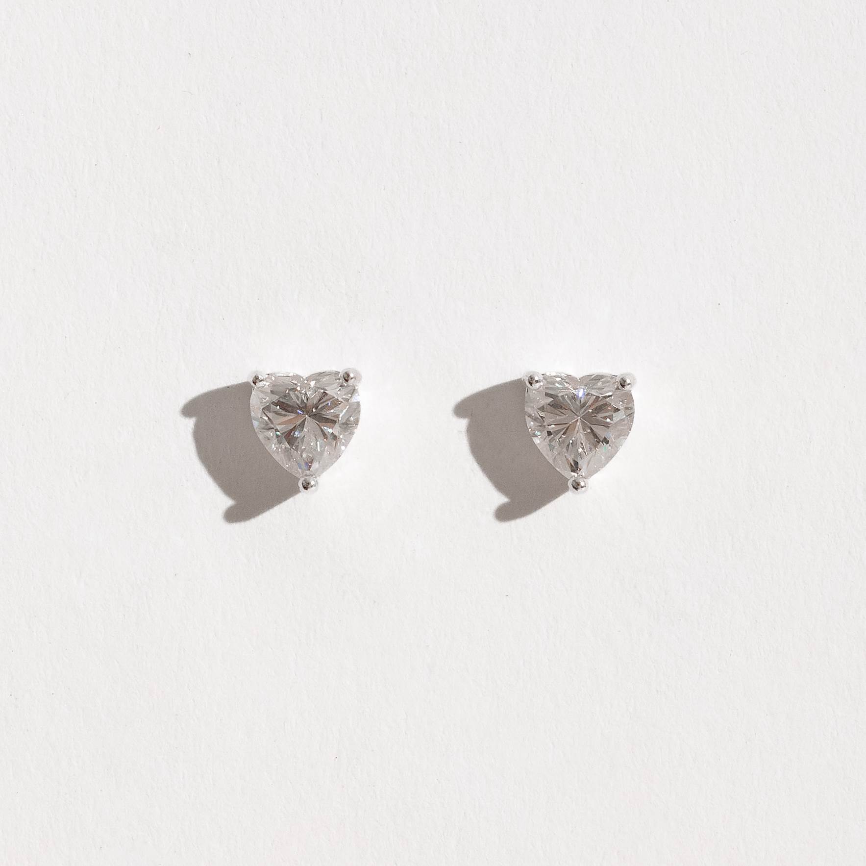 Imagem Brinco moissanite coração cristal 6x6mm
