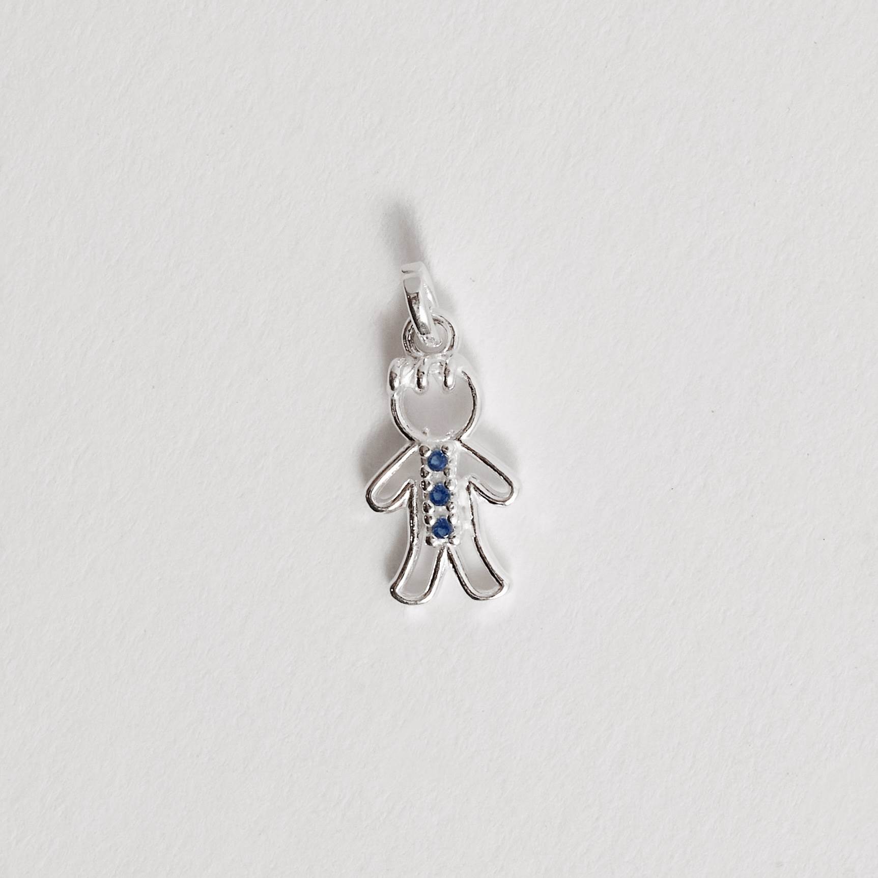 Pingente menino detalhe 3 zircônias azul 12mm