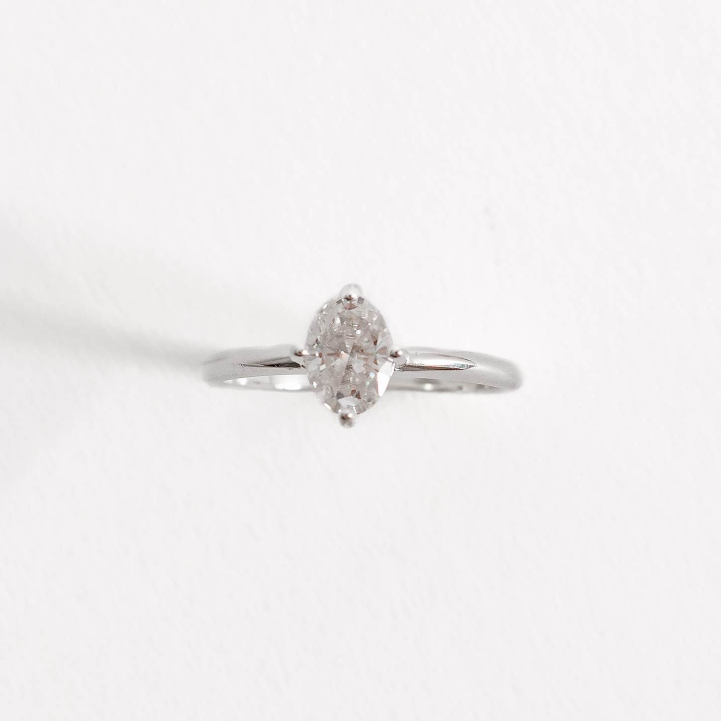 Imagem Anel solitário moissanite oval 5x7mm