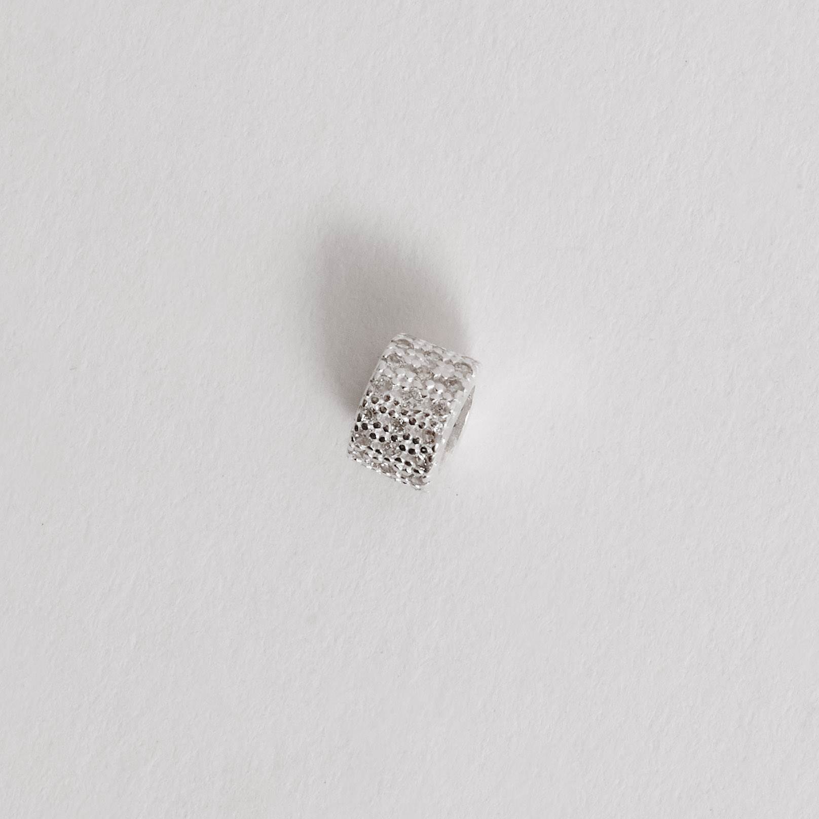 Berloque separador largo cravejado 7mm