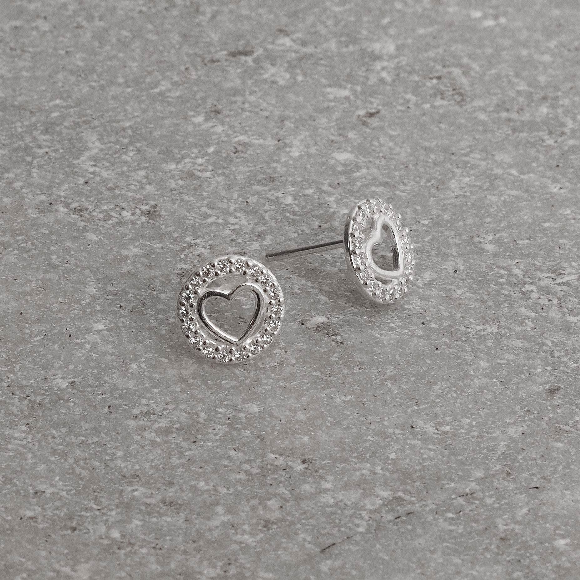 Imagem Secundária Brinco medalha coração vazado com cravejado 9mm