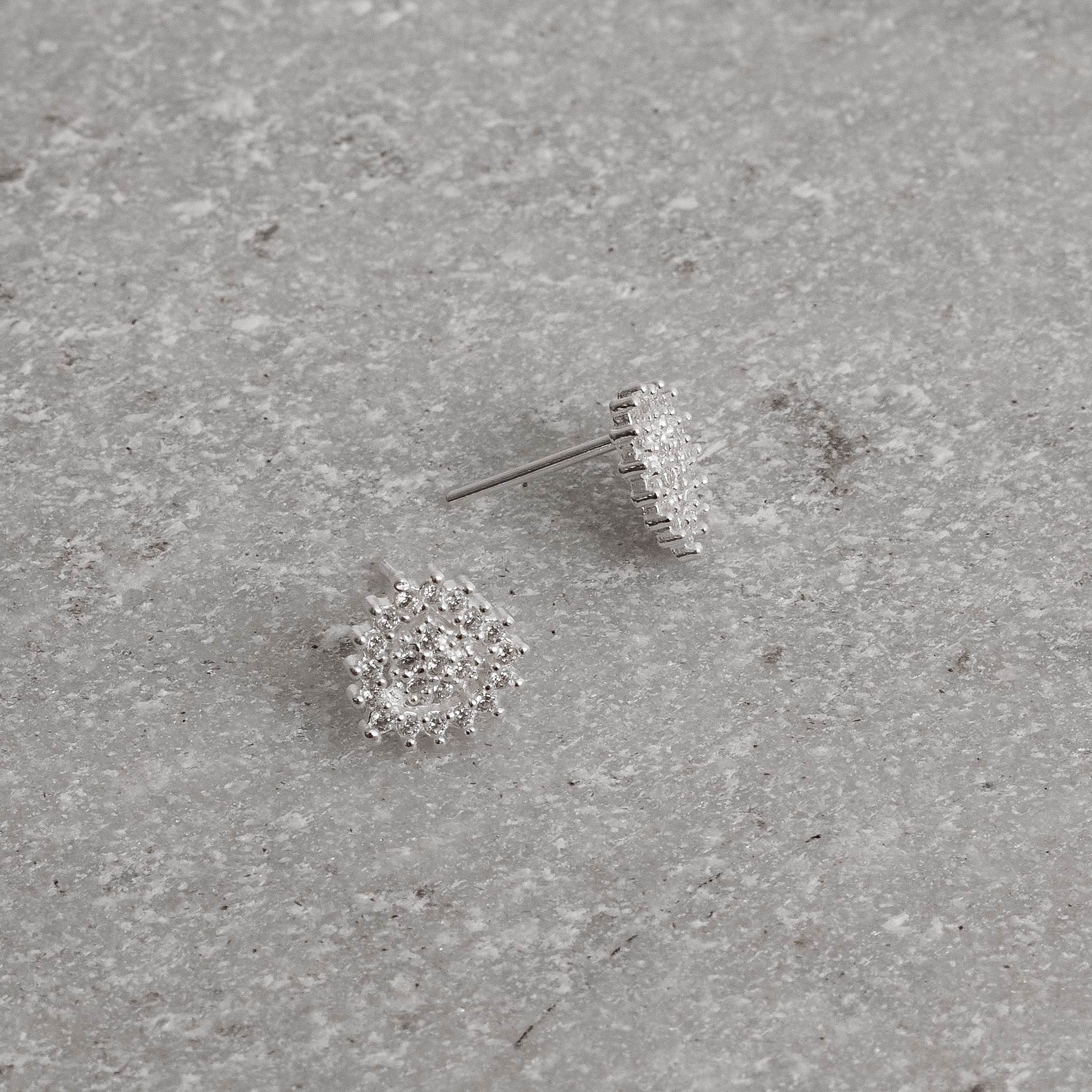 Imagem Secundária Brinco coração vazado com cravejado 9mm