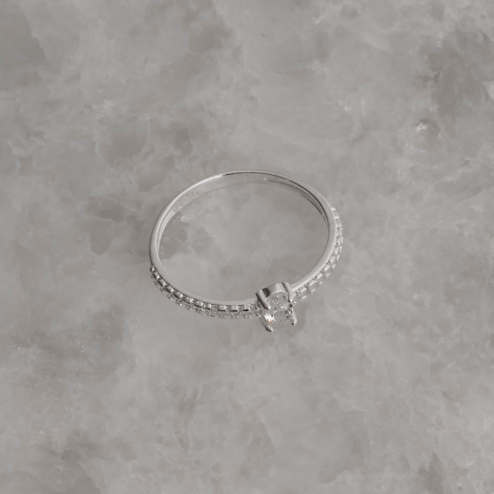 Imagem Secundária Anel zircônia oval 5mm com cravejado