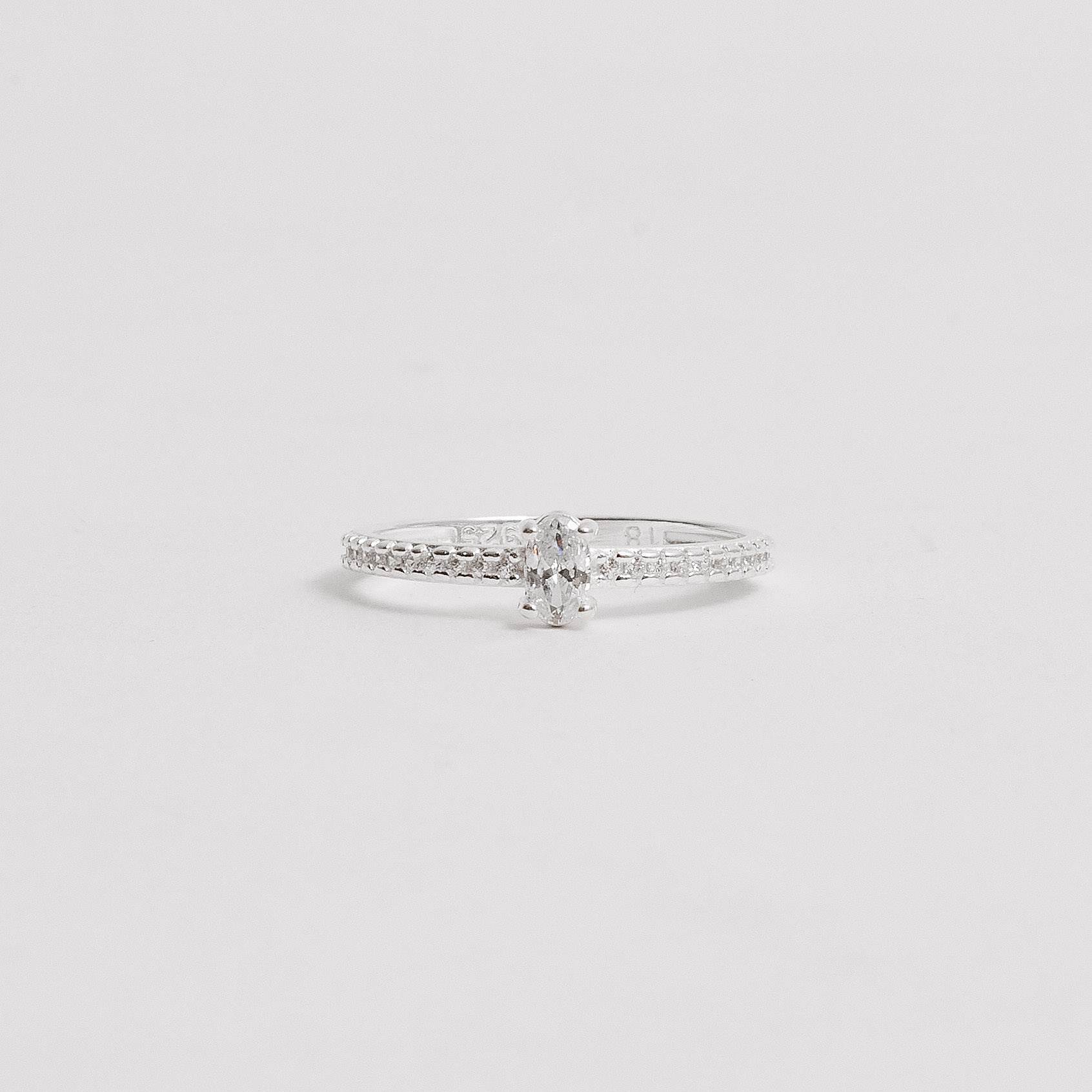 Imagem Anel zircônia oval 5mm com cravejado