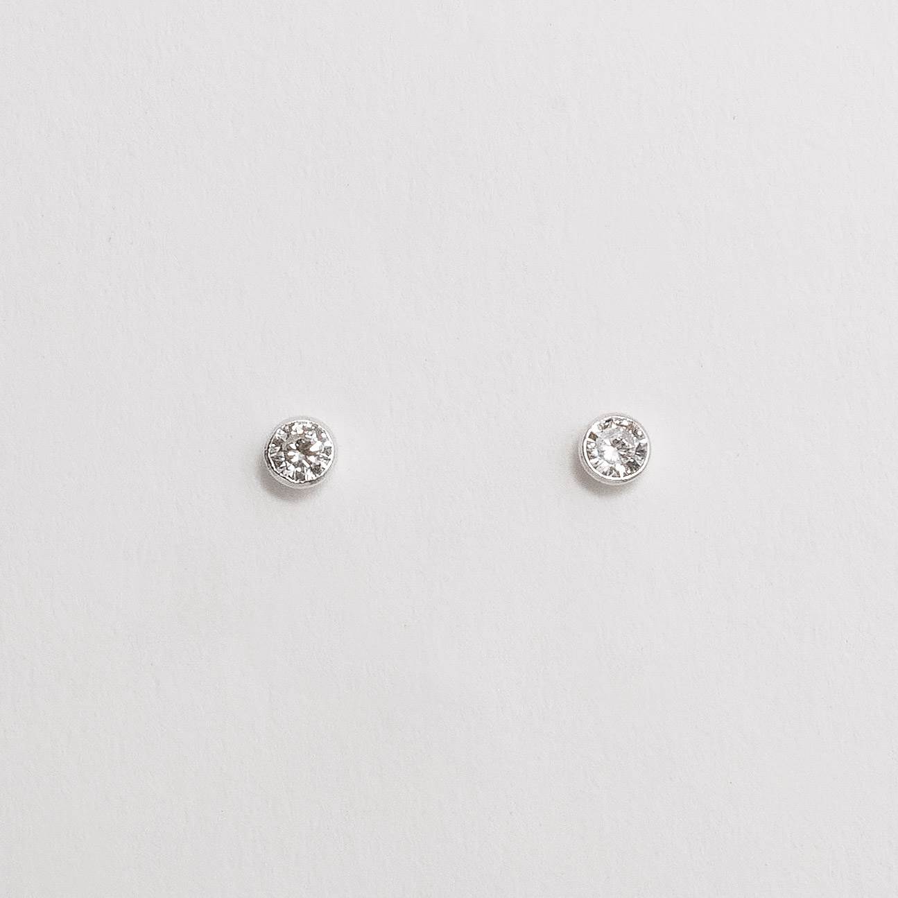 Imagem Brinco zircônia europeia redonda embutida 3mm