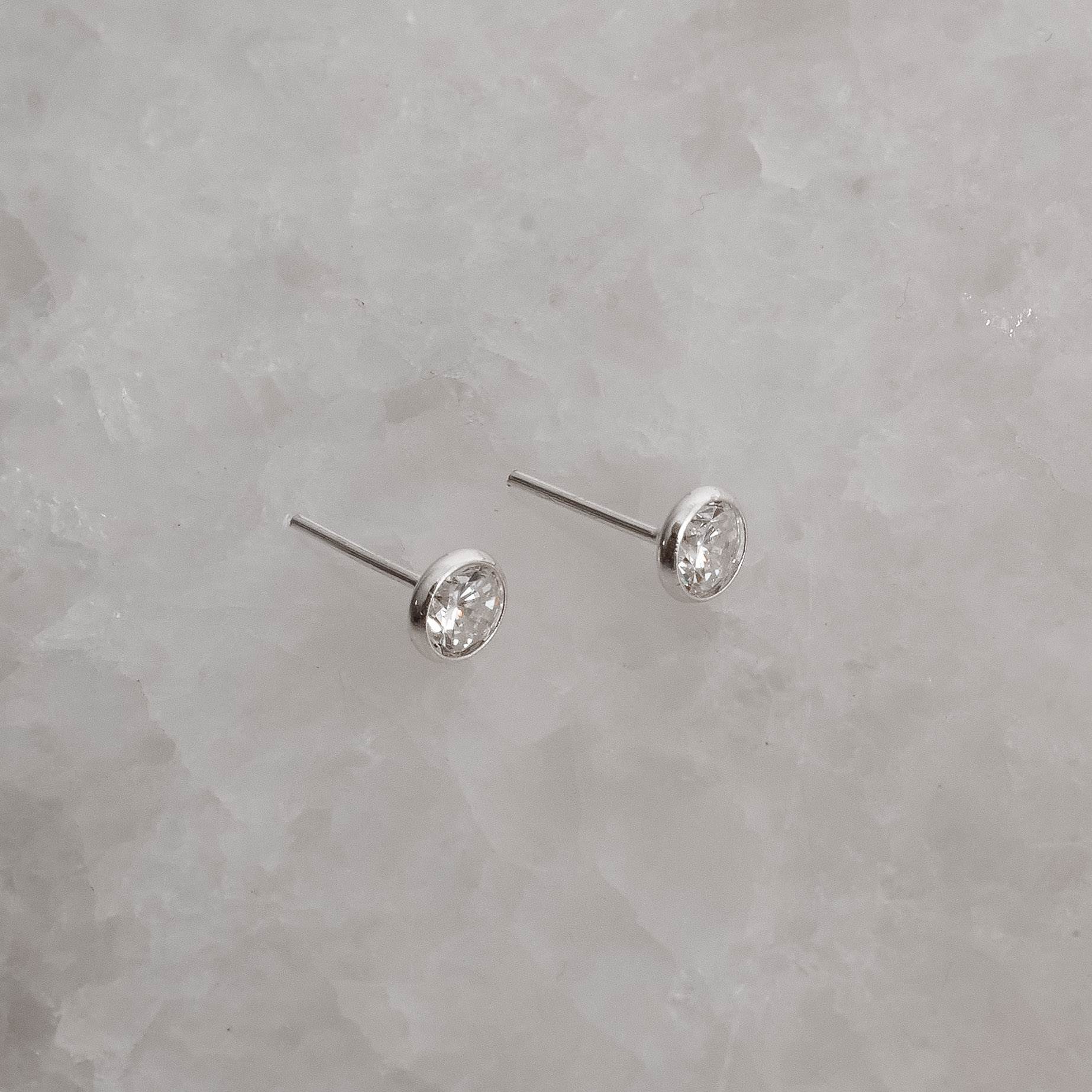 Imagem Secundária Brinco zircônia europeia redonda embutida 4mm