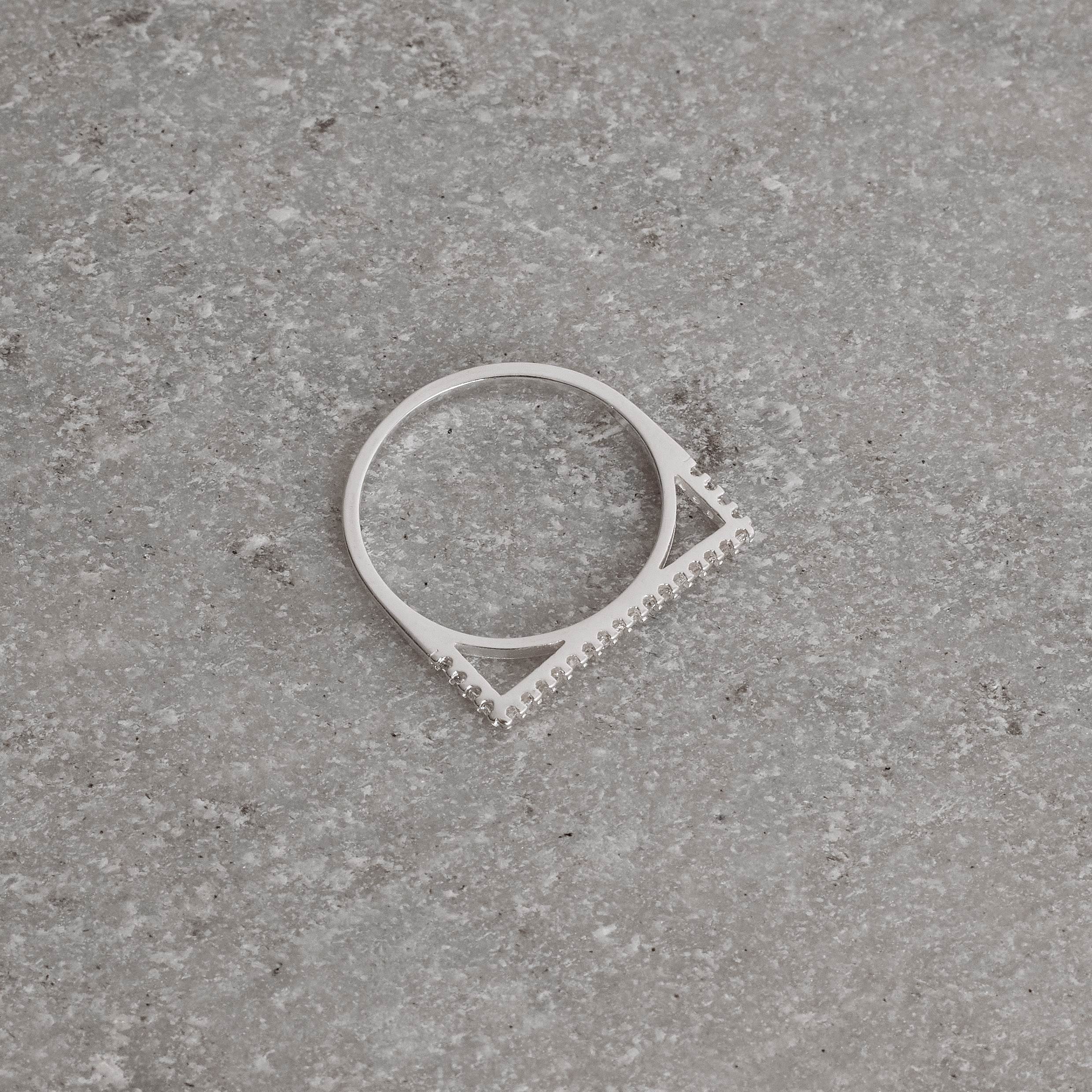 Imagem Secundária Anel fino reto cravejado detalhe vazado
