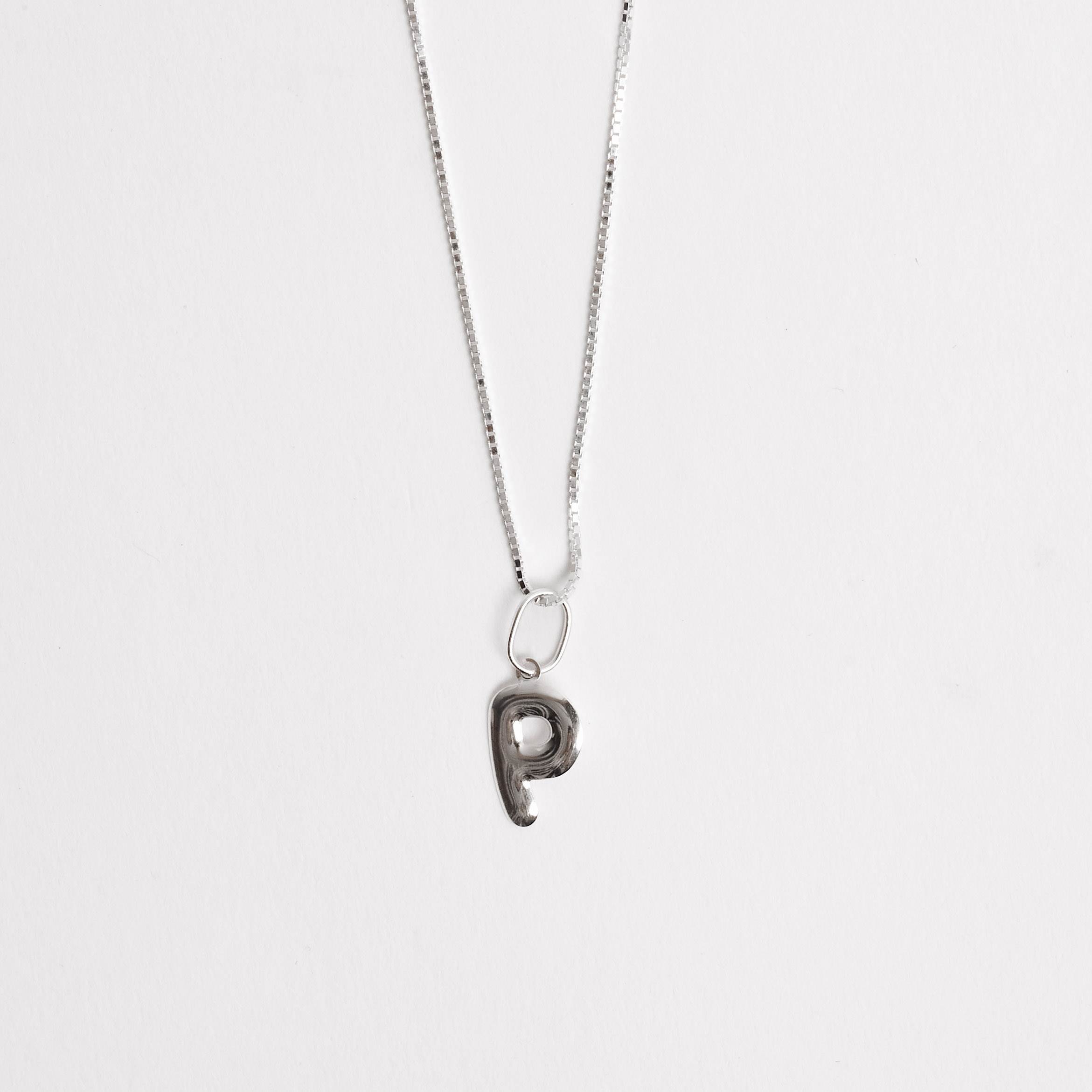 Imagem Colar pingente letra P 15mm 45cm