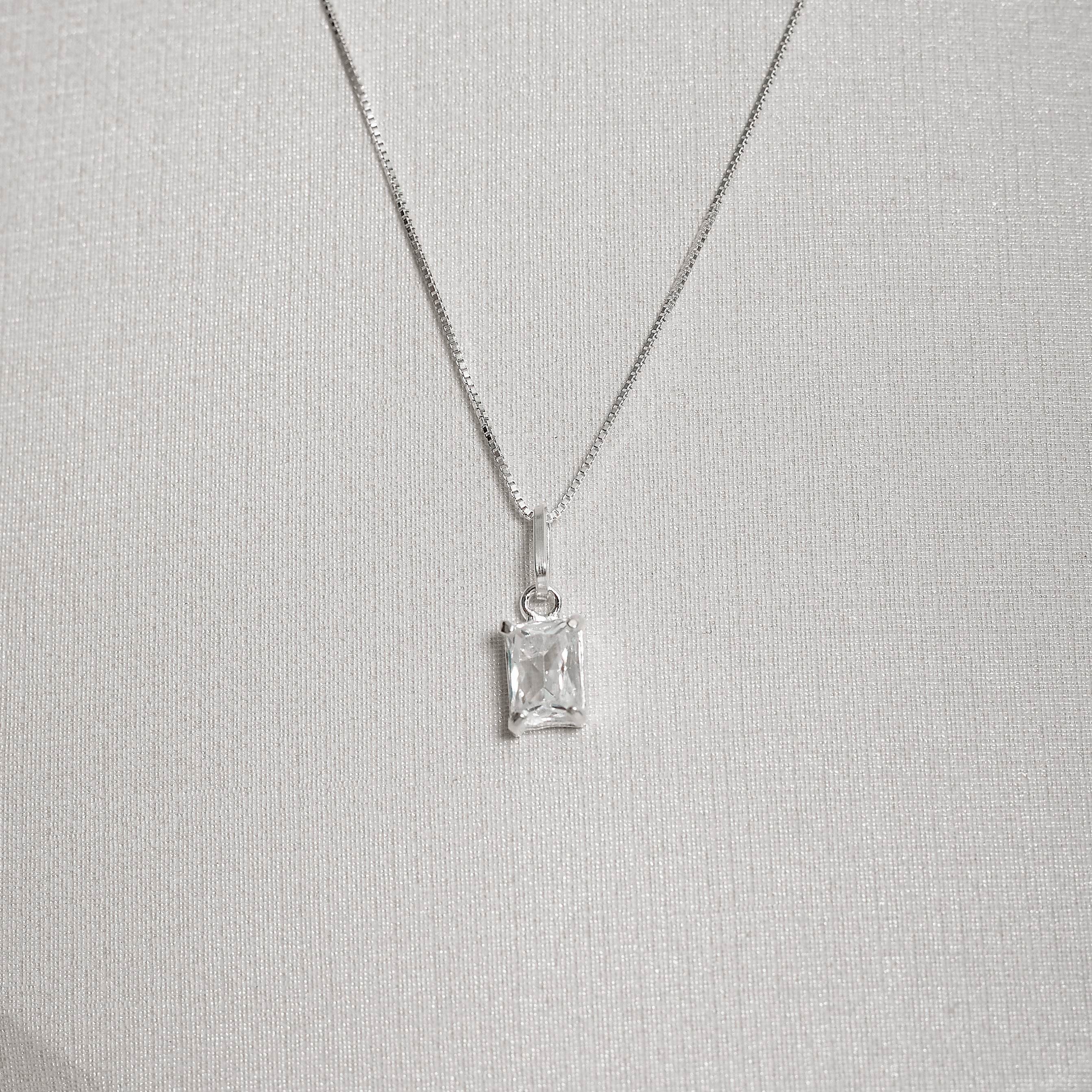 Imagem Colar pingente zircônia retangular cristal 7x5mm 45cm