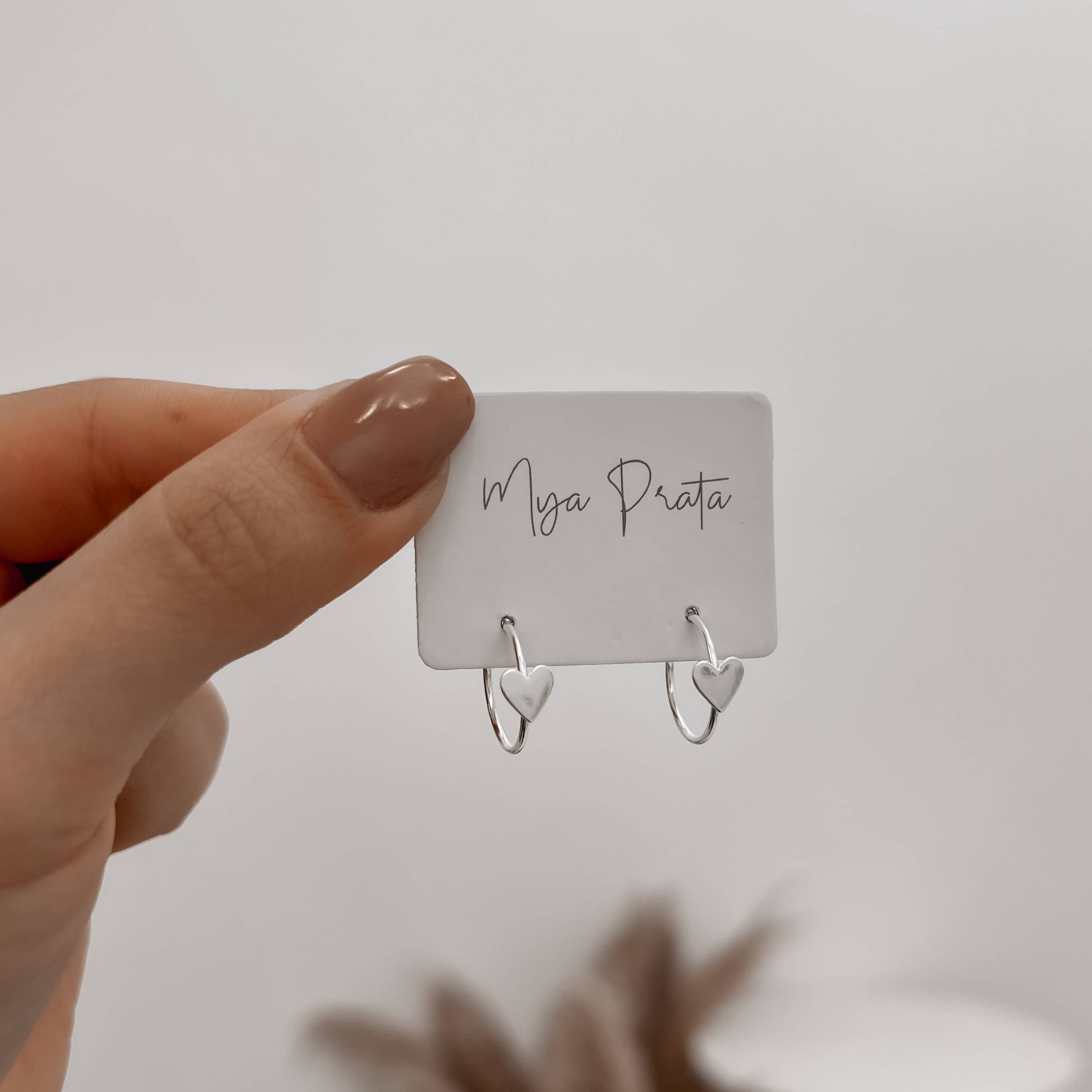 Imagem Secundária Argola lisa 14mm detalhe coração tarraxa