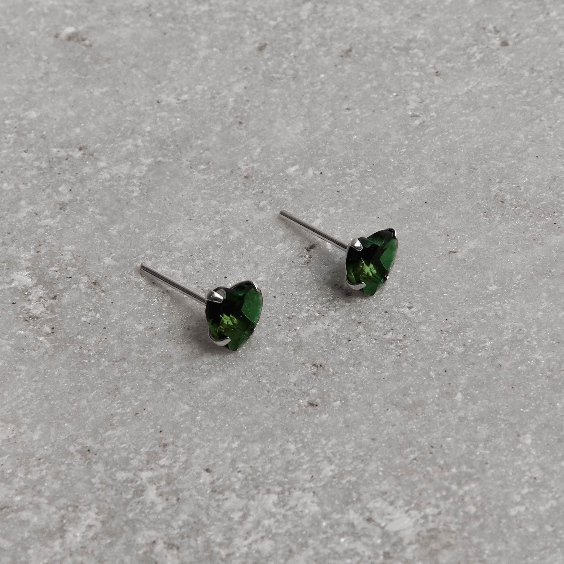 Imagem Secundária Brinco zircônia coração esmeralda 6mm