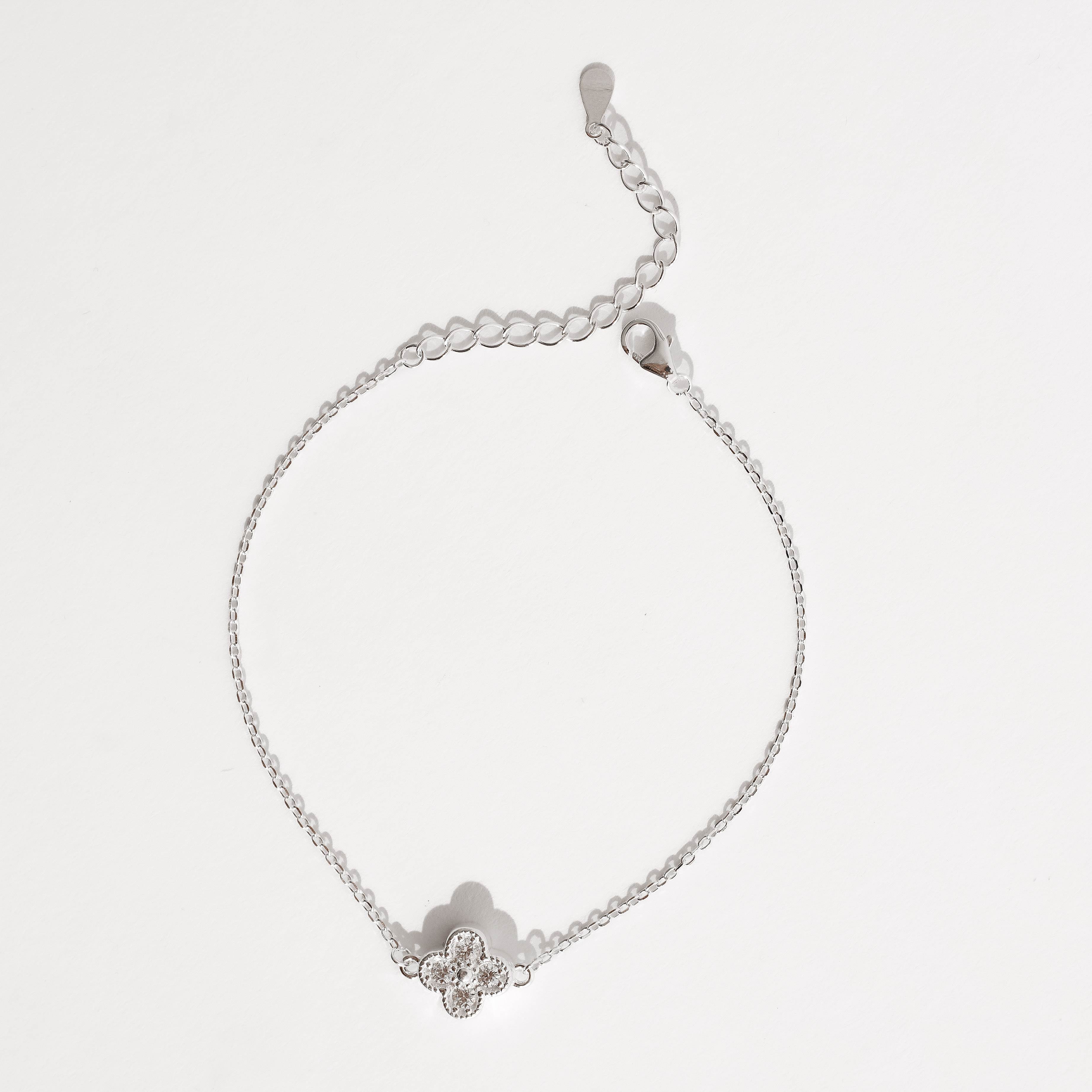 Imagem Pulseira entremeio trevo cravejado 9mm