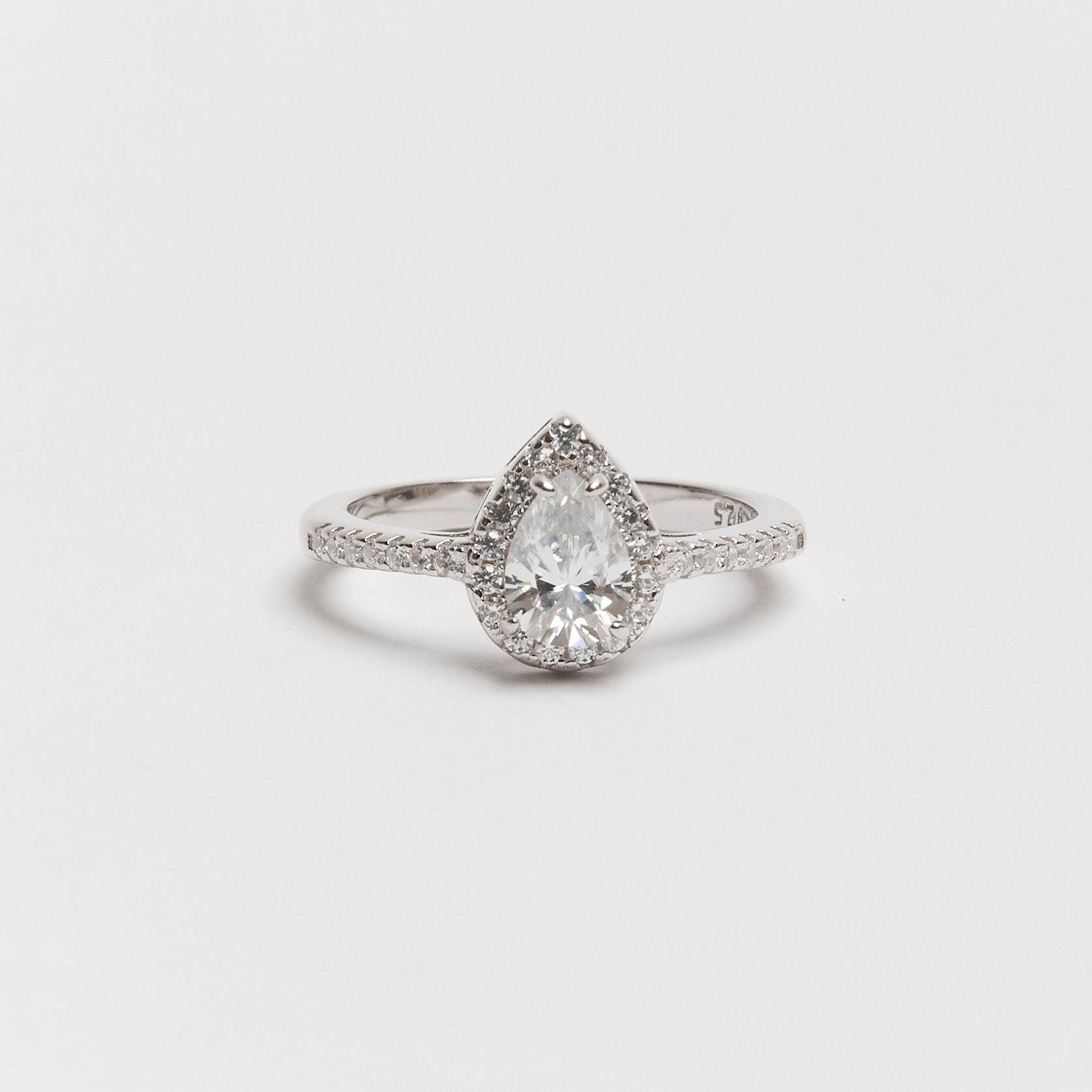 Imagem Anel moissanite gota 7x5mm com cravejado ródio