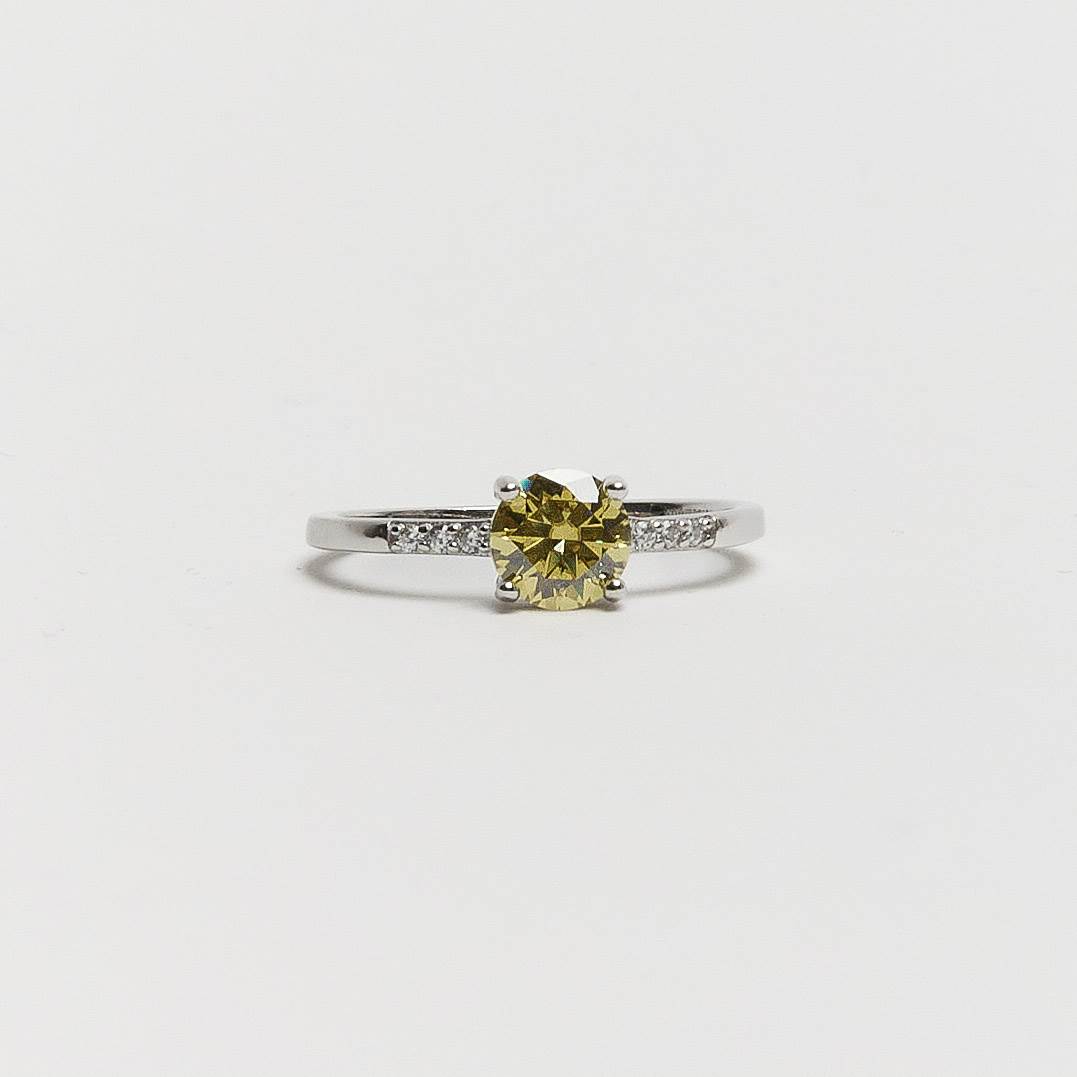 Imagem Anel solitário moissanite Yellow Fancy 6mm com cravejado ródio