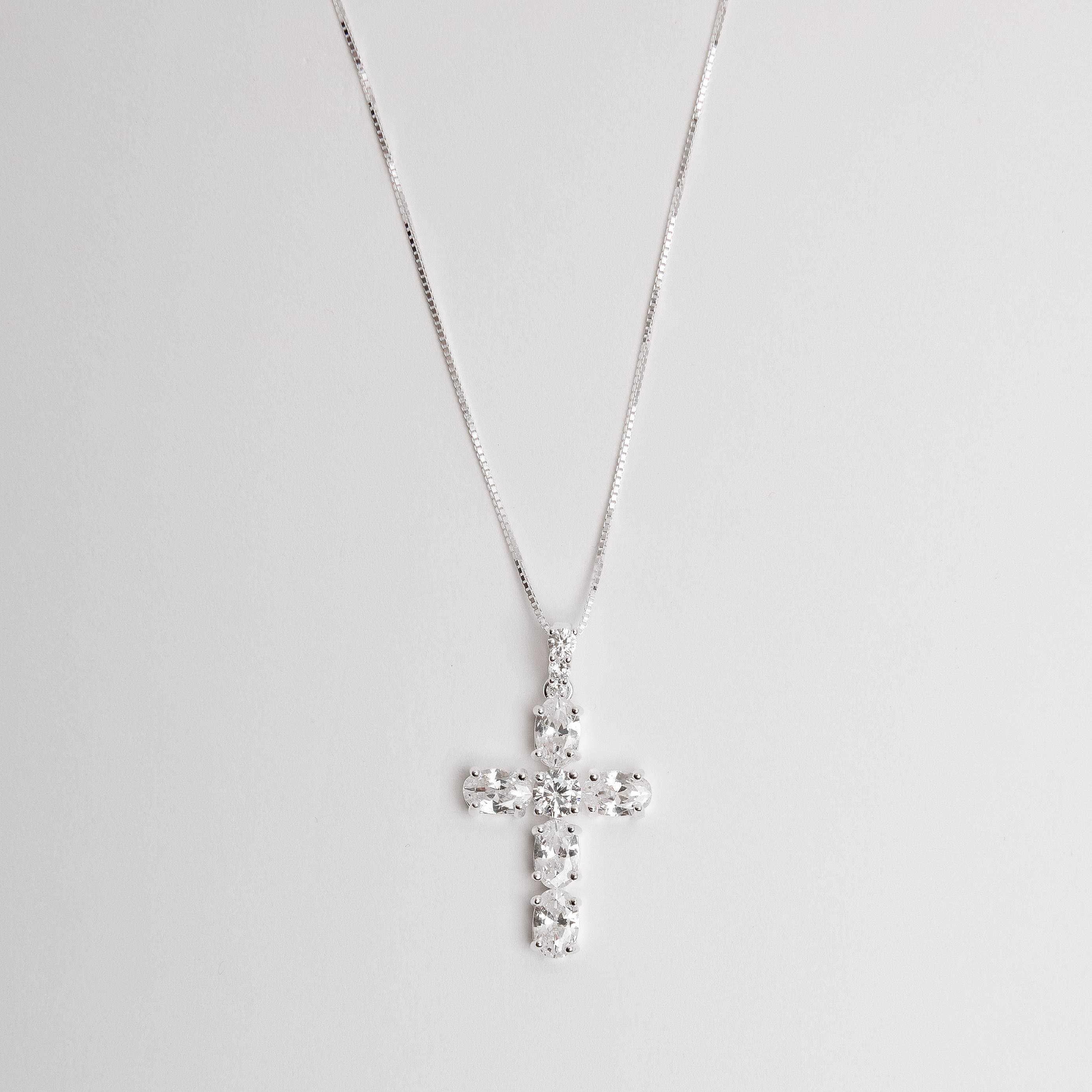 Imagem Colar pingente cruz cravejada 22mm 45cm