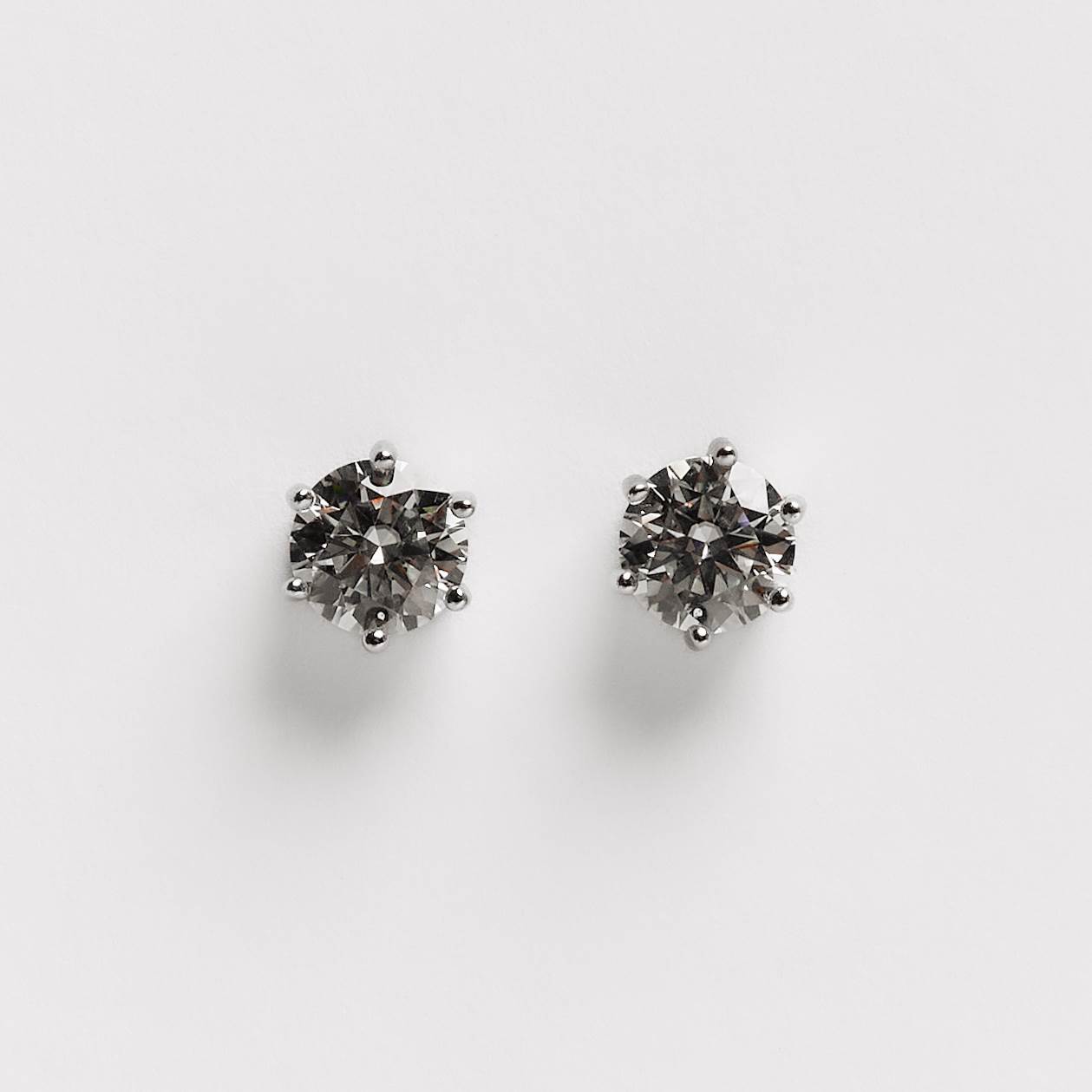 Imagem Brinco moissanite redondo 8mm ródio