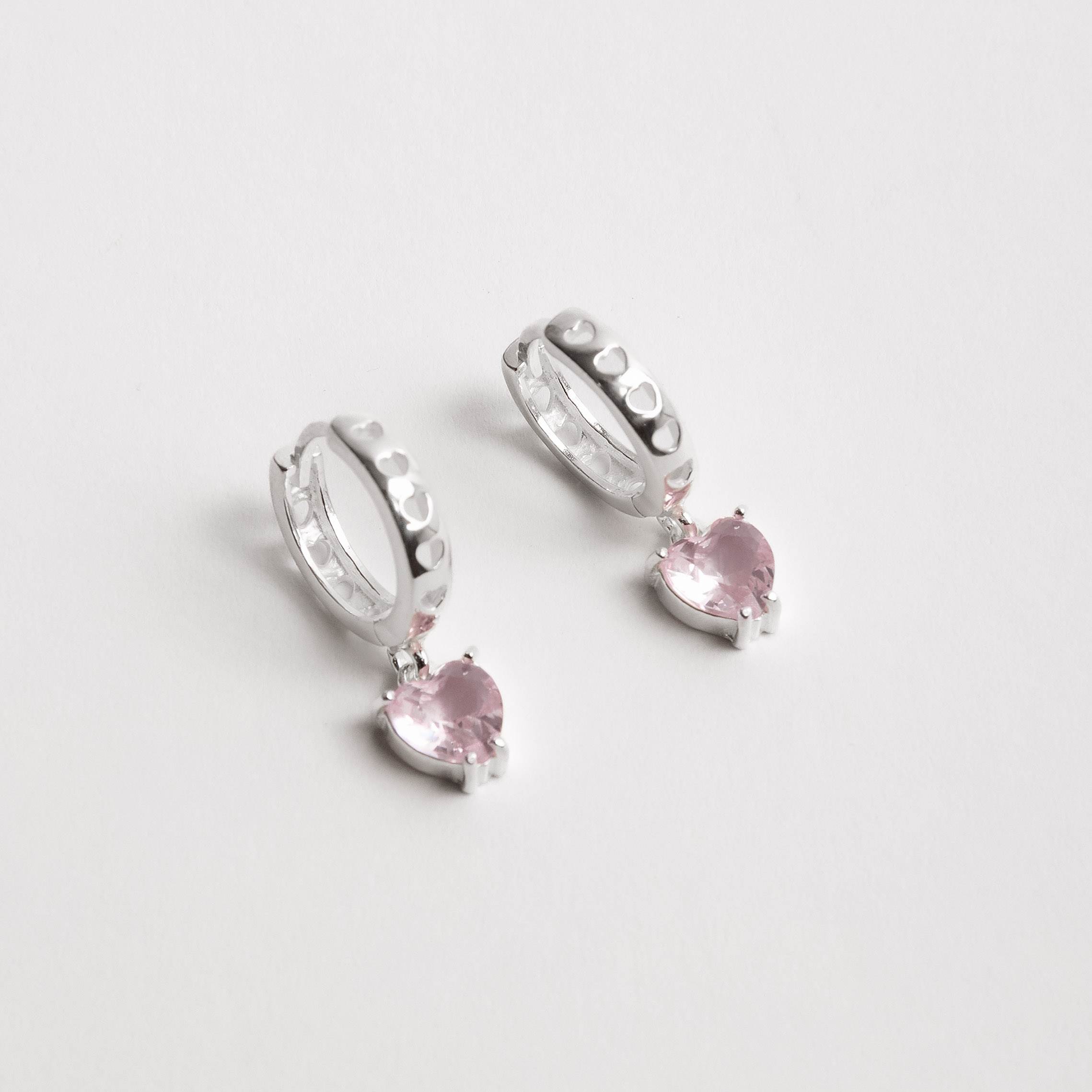 Imagem Argola click corações vazados 12mm pingente zircônia coração rosa