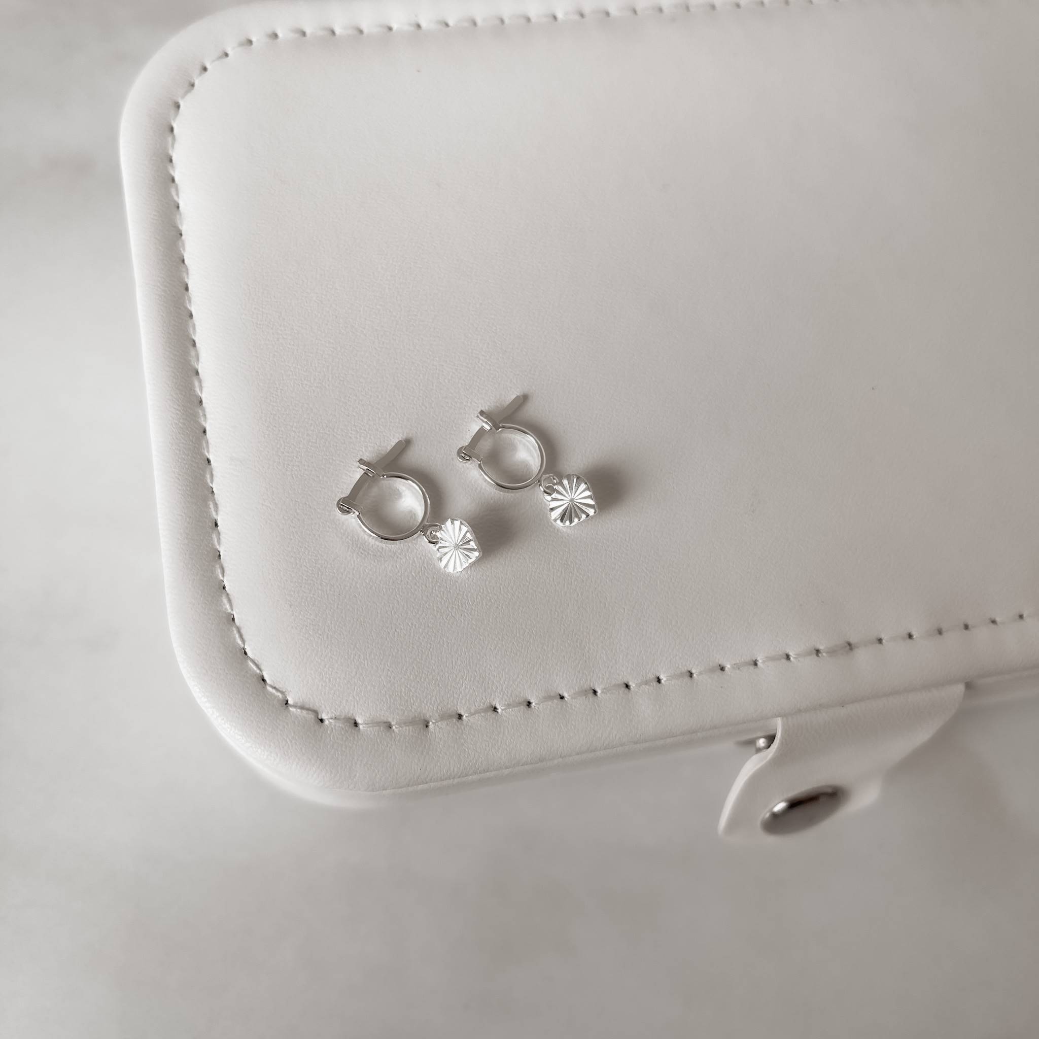 Imagem Secundária Argola 9mm trava pingente coração com vincos