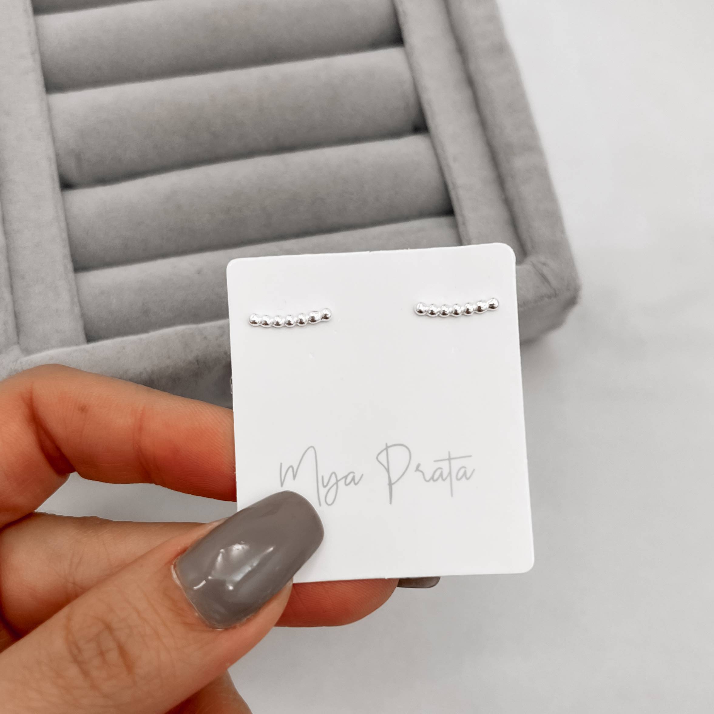 Imagem Brinco fio bolinhas 12mm