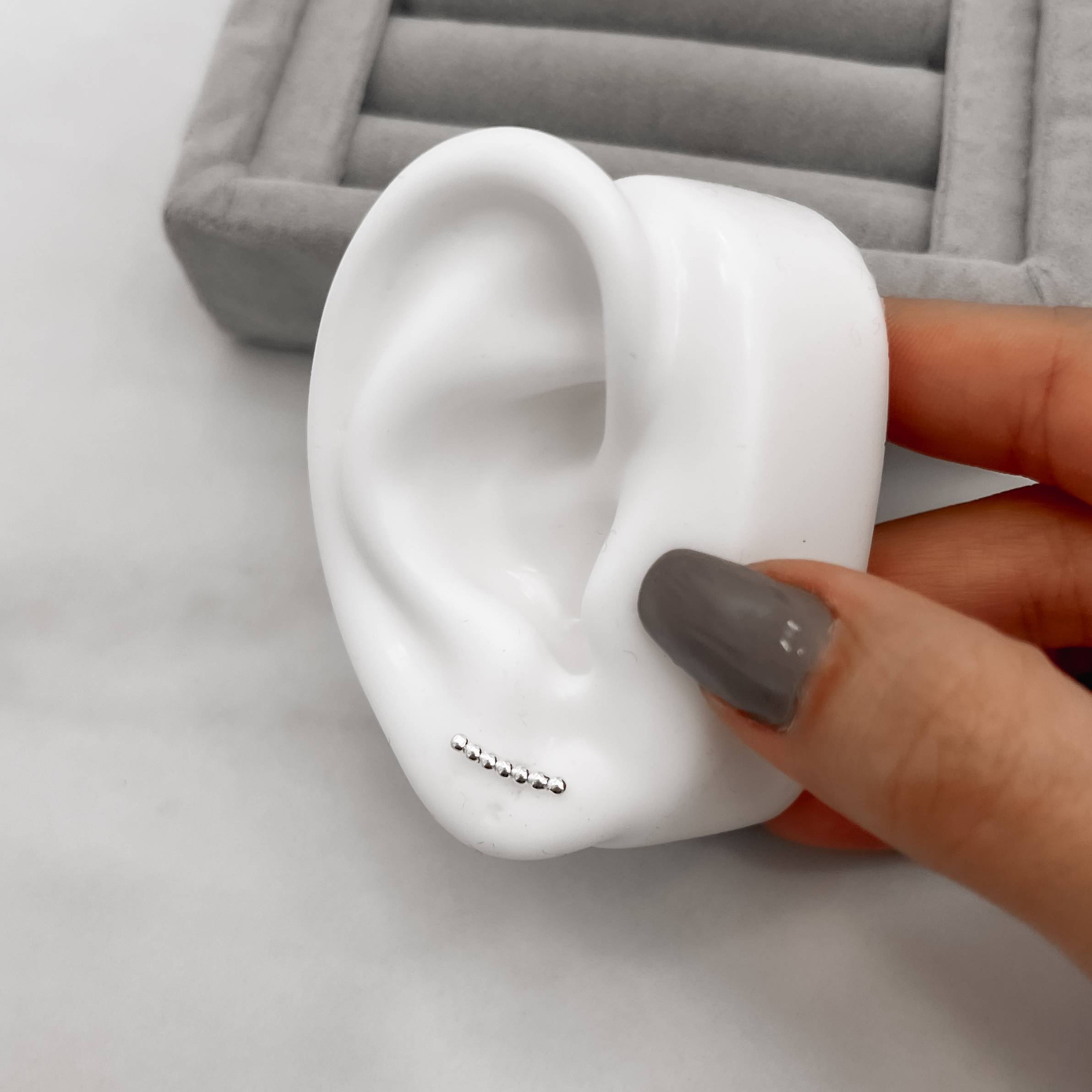 Imagem Secundária Brinco fio bolinhas 12mm