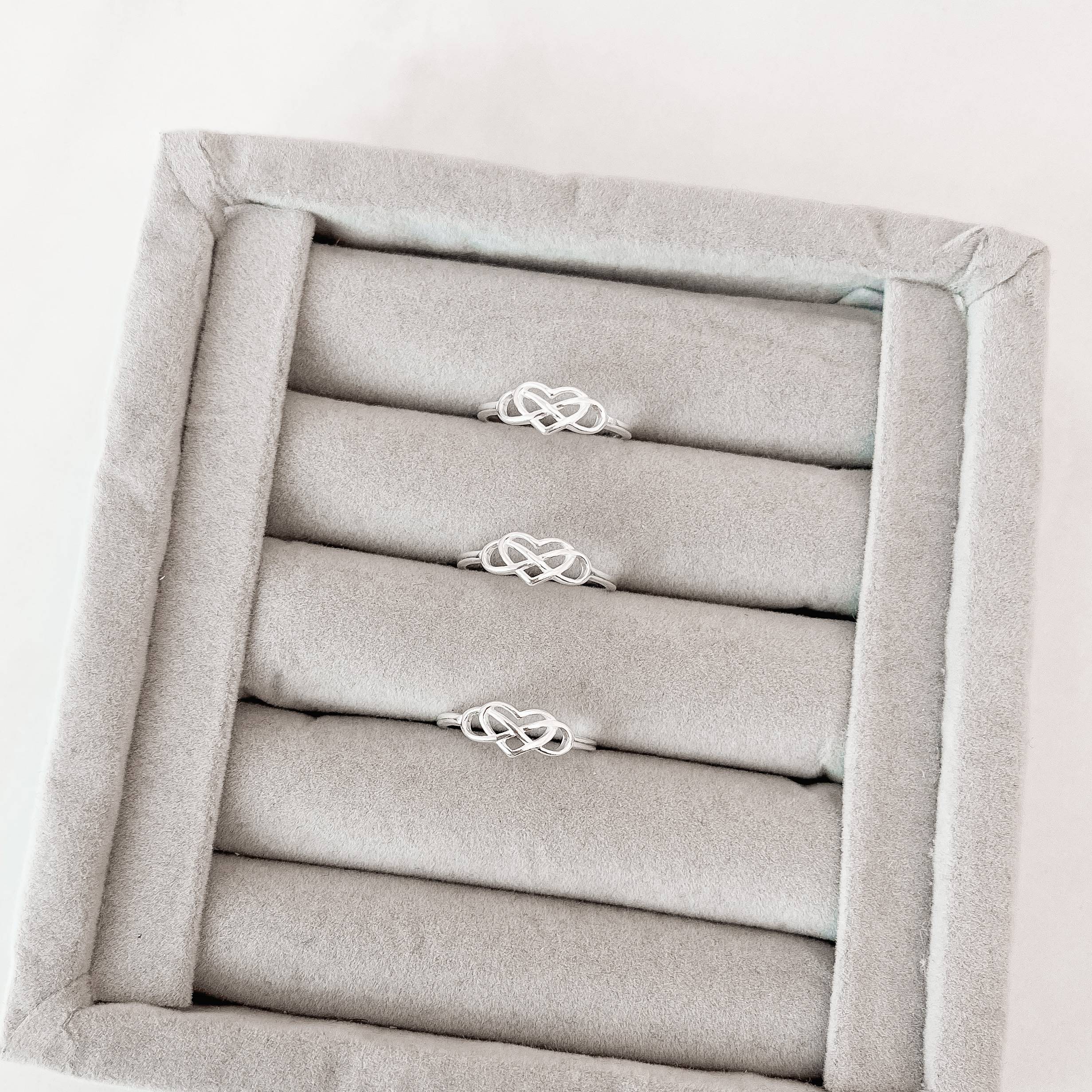 Imagem Secundária Anel coração e infinito vazados