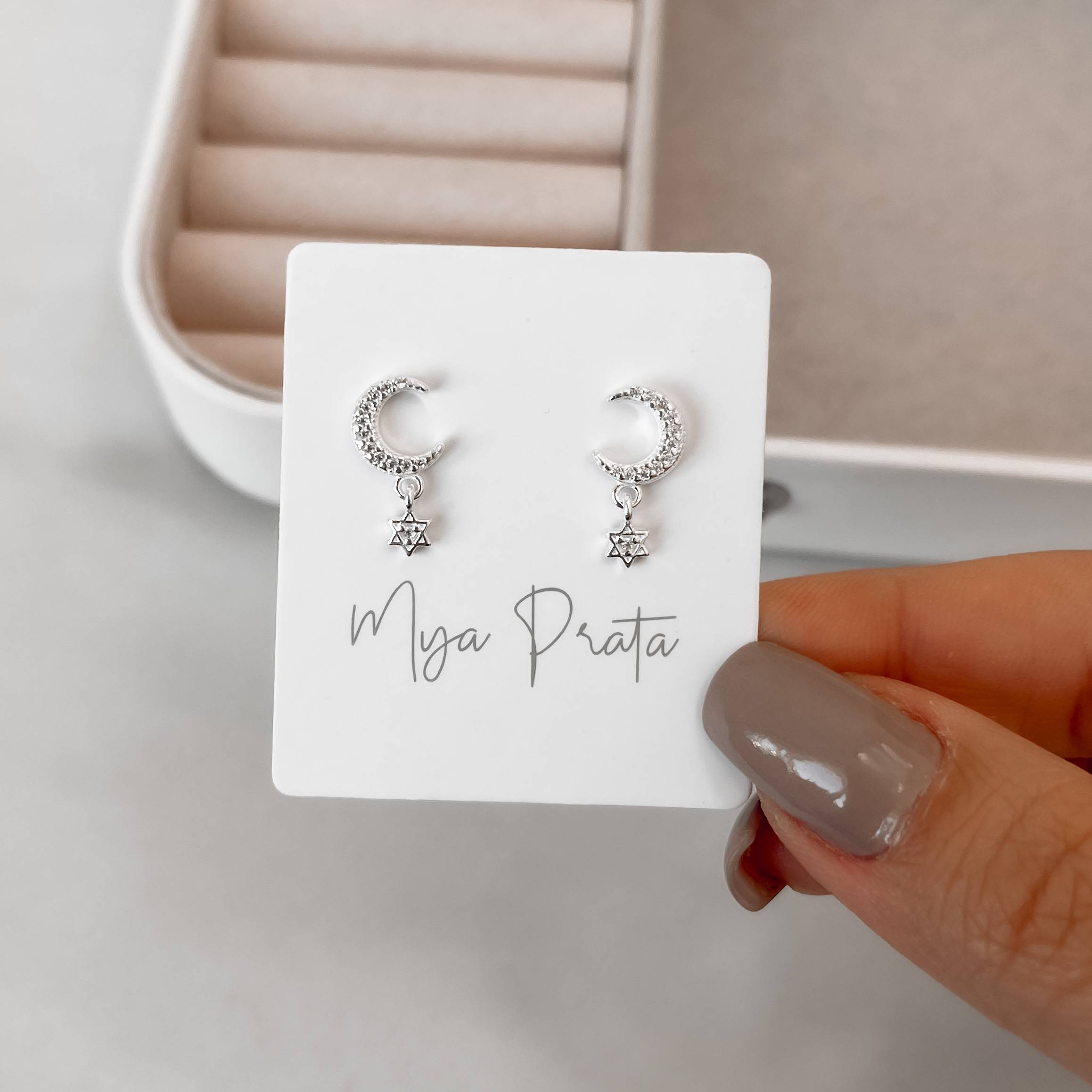 Imagem Brinco lua cravejada 8mm pingente estrela de Davi