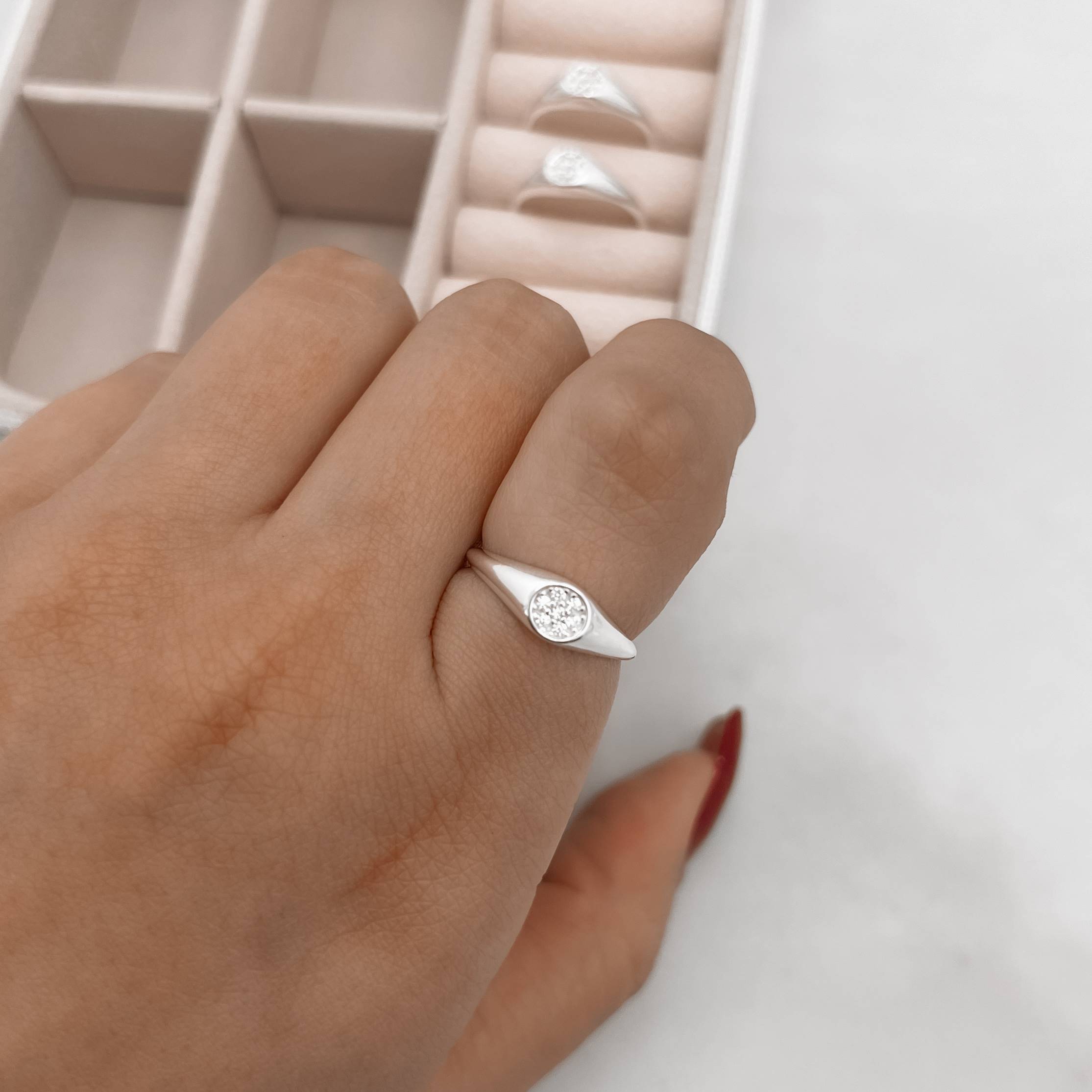 Imagem Secundária Anel detalhe botão cravejado