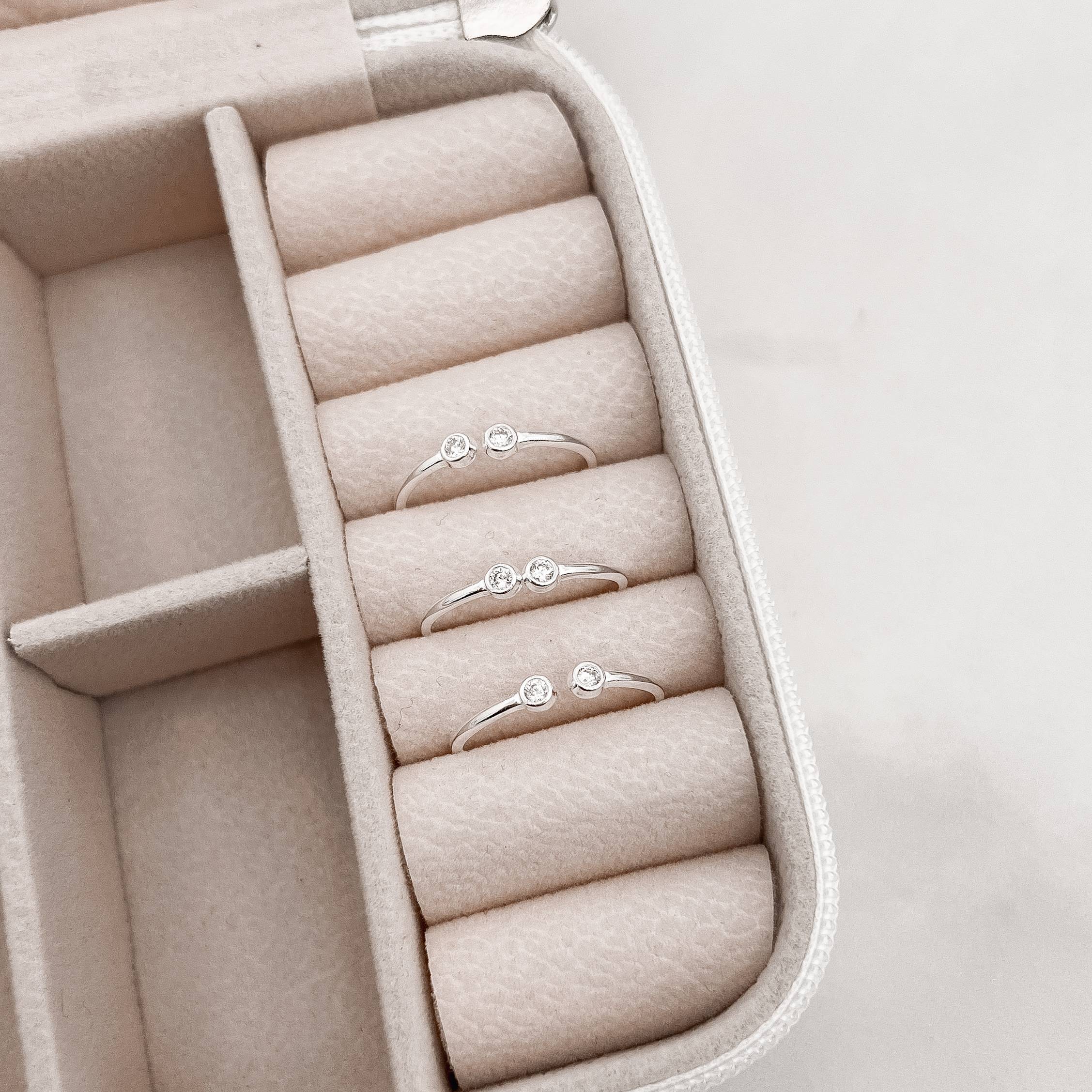 Anel 2 mini zircônias regulável P