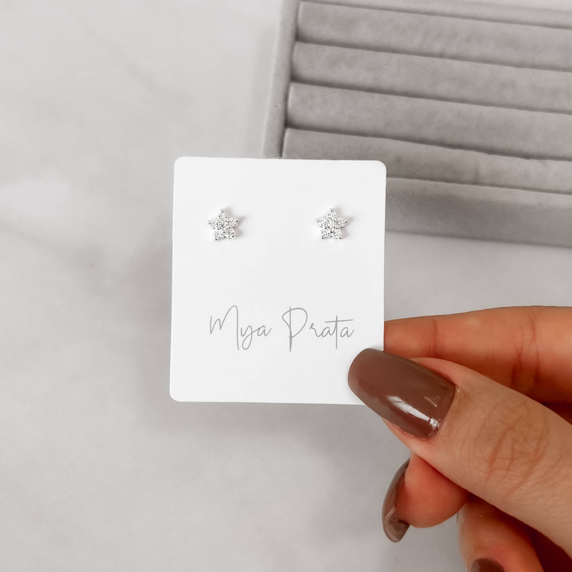 Brinco flor com zircônias 6mm