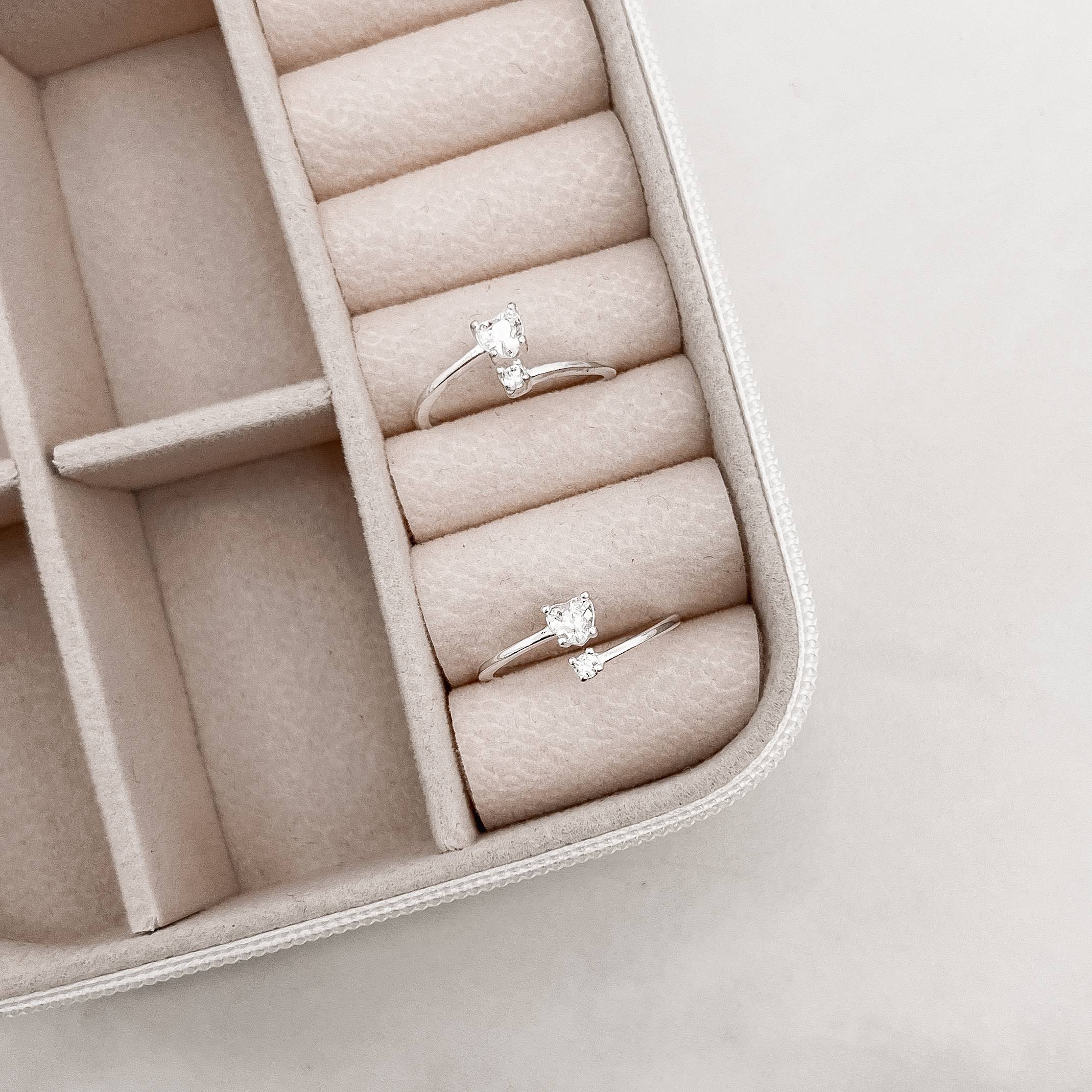 Anel zircônias coração e redonda cristal regulável P