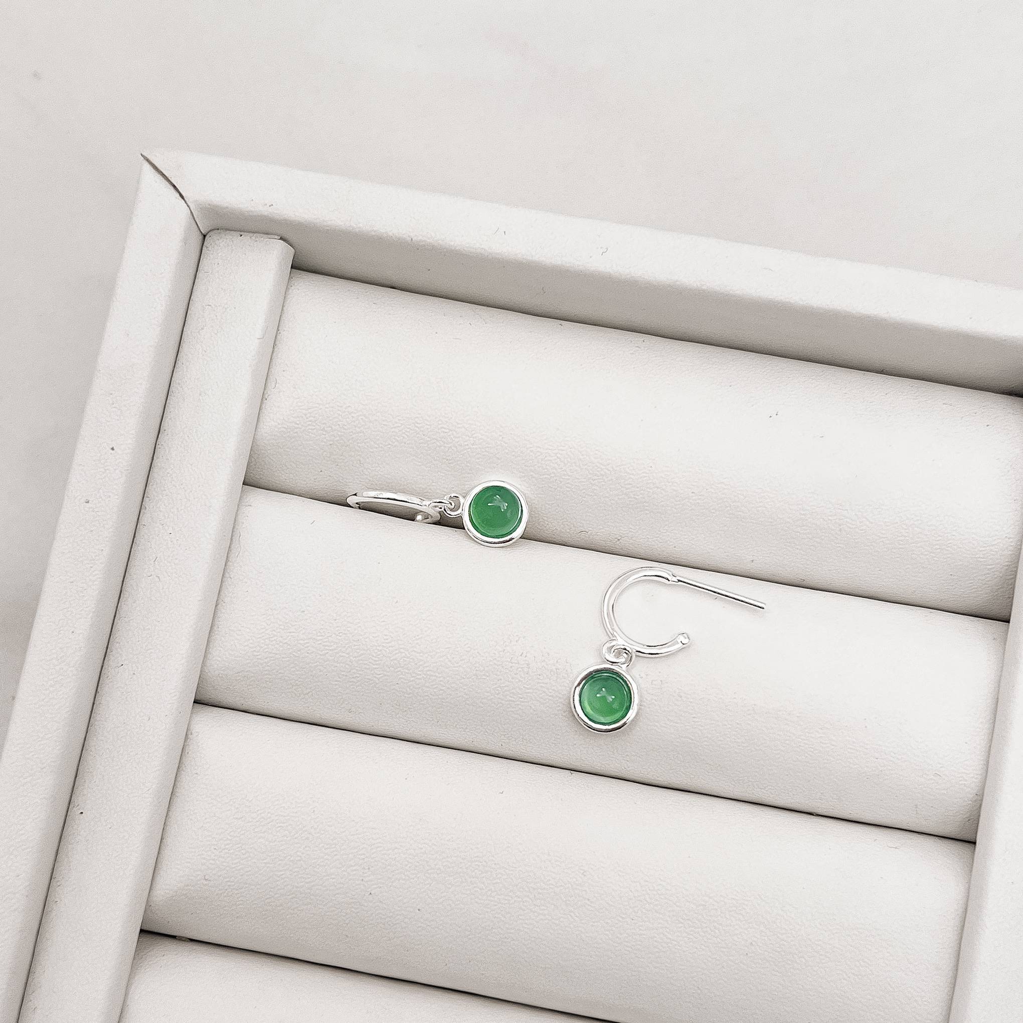 Argola 10mm pingente ágata verde tarraxa