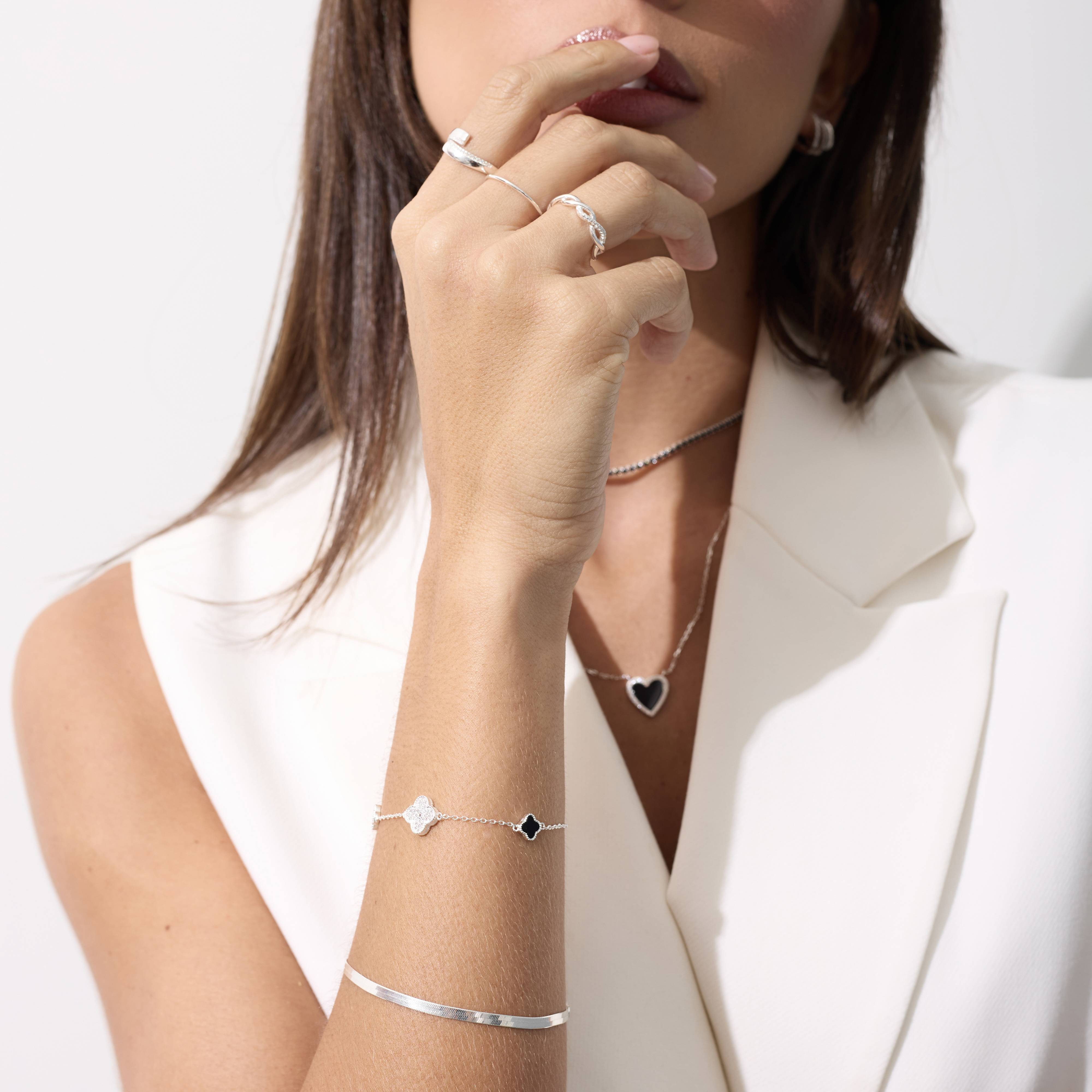 Imagem Secundária Anel trançado com detalhe cravejado