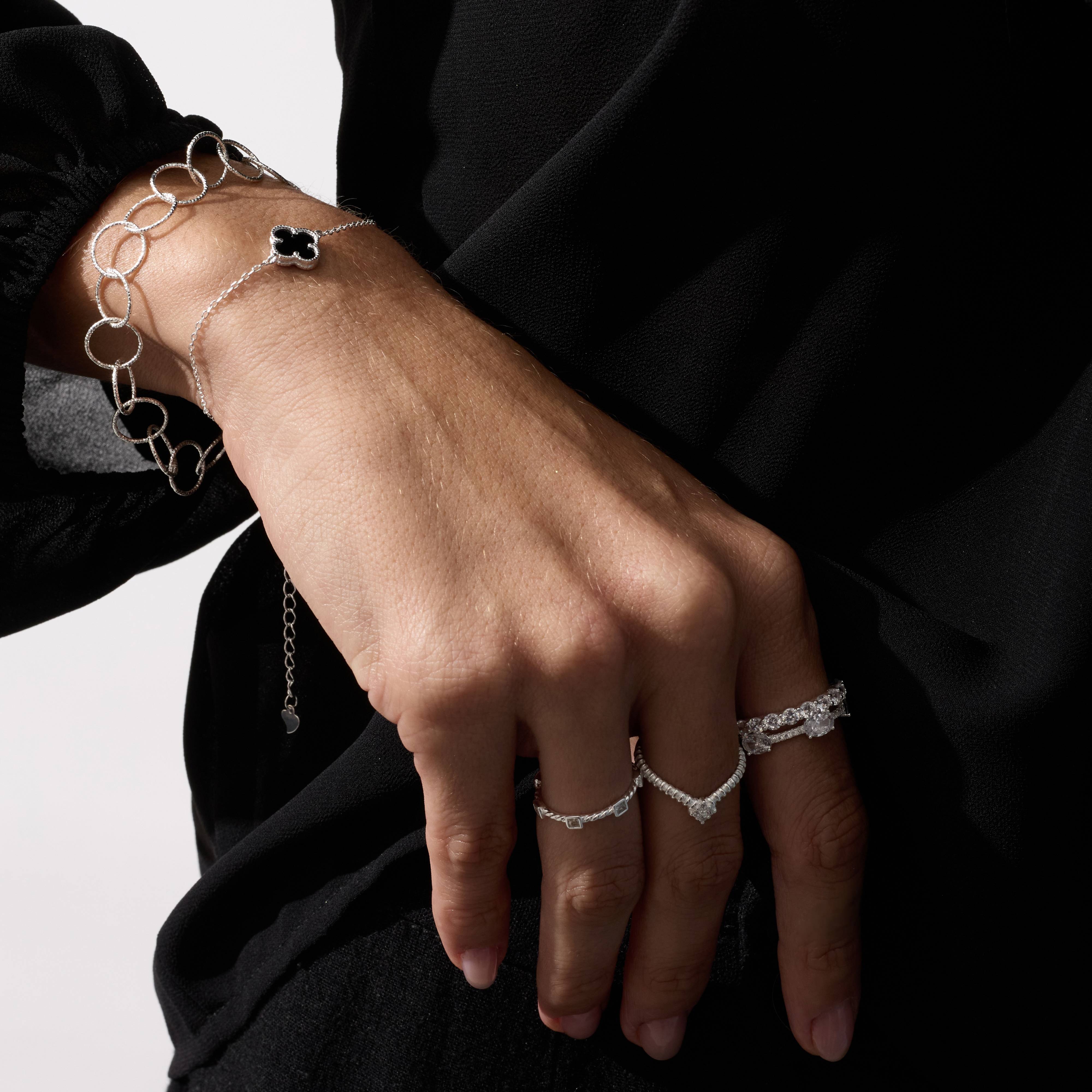 Imagem Secundária Anel V riscado com zircônias