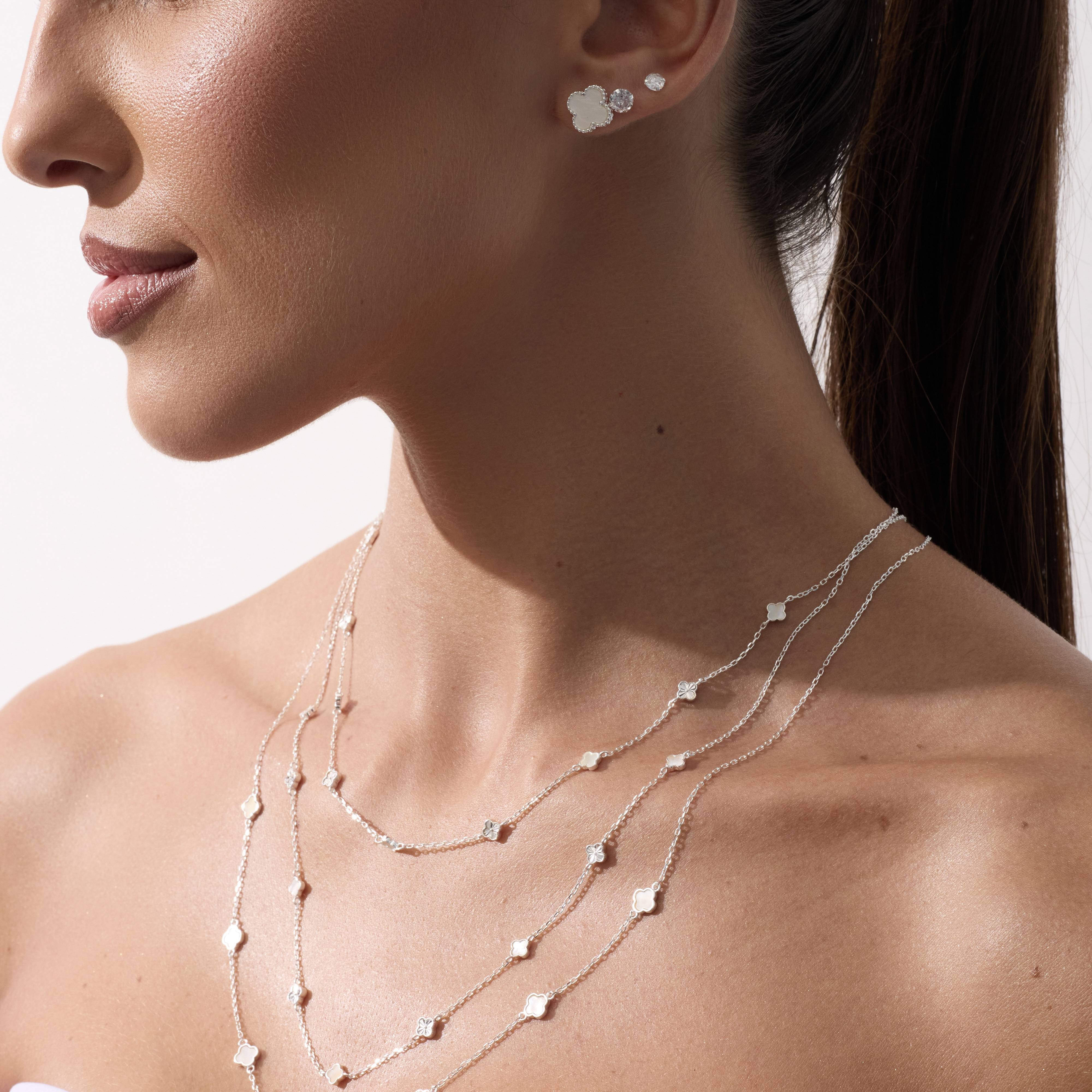 Imagem Secundária Colar entremeio trevos madrepérola e vinco 5mm corrente cadeado 45+5cm