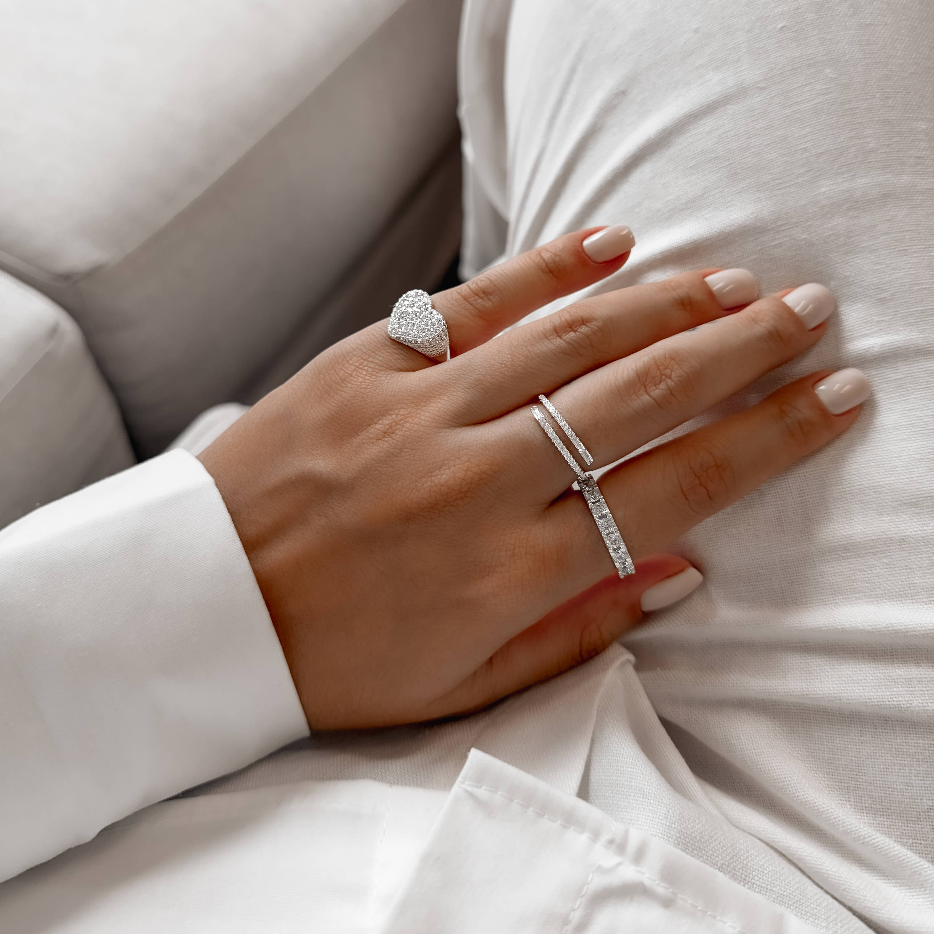 Imagem Secundária Anel aberto 2 pontas cravejadas