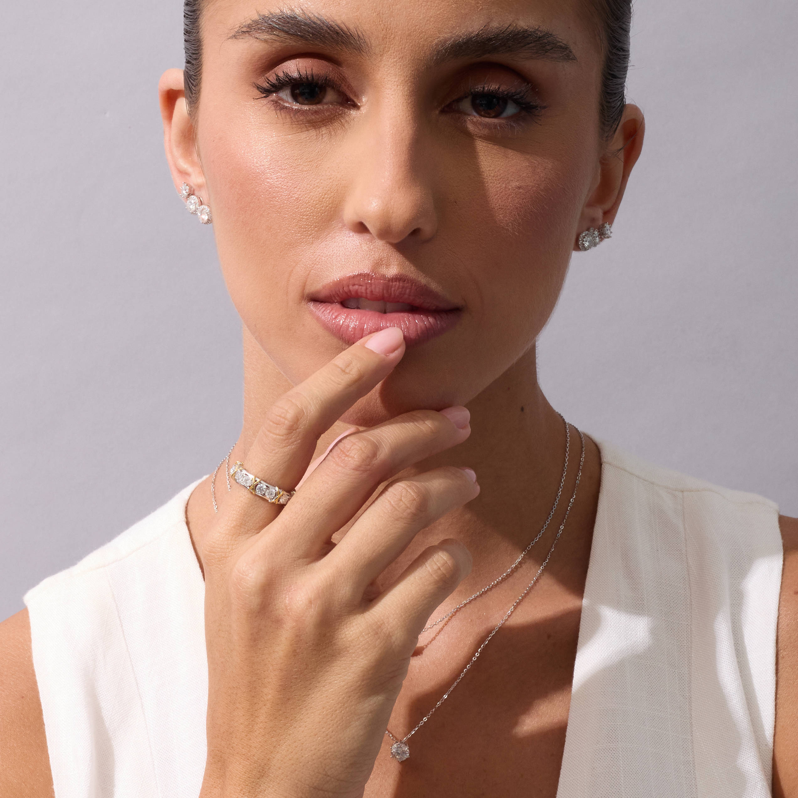 Imagem Secundária Anel aliança cravejada com moissanites 3mm ródio