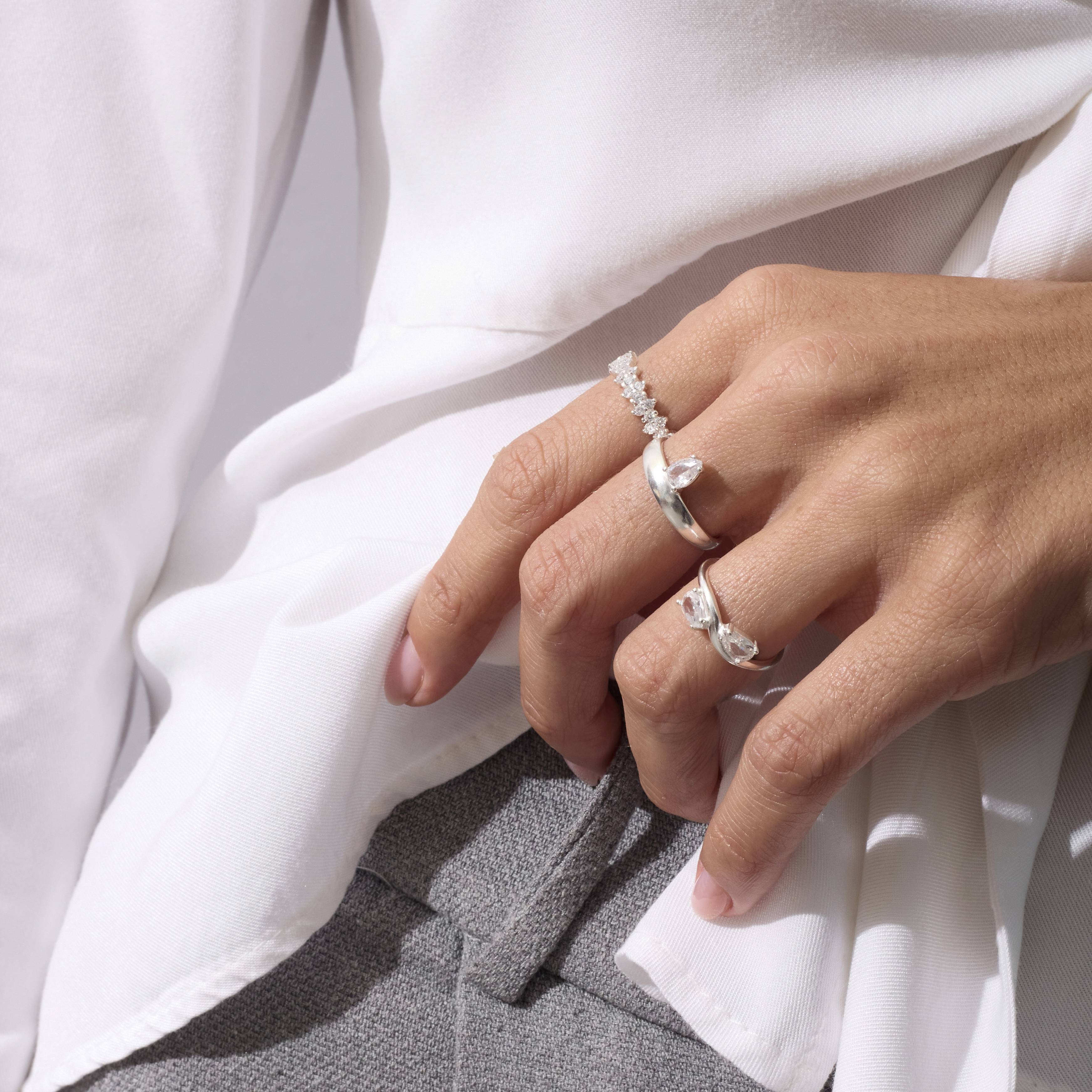 Imagem Secundária Anel ondulado zircônias gota