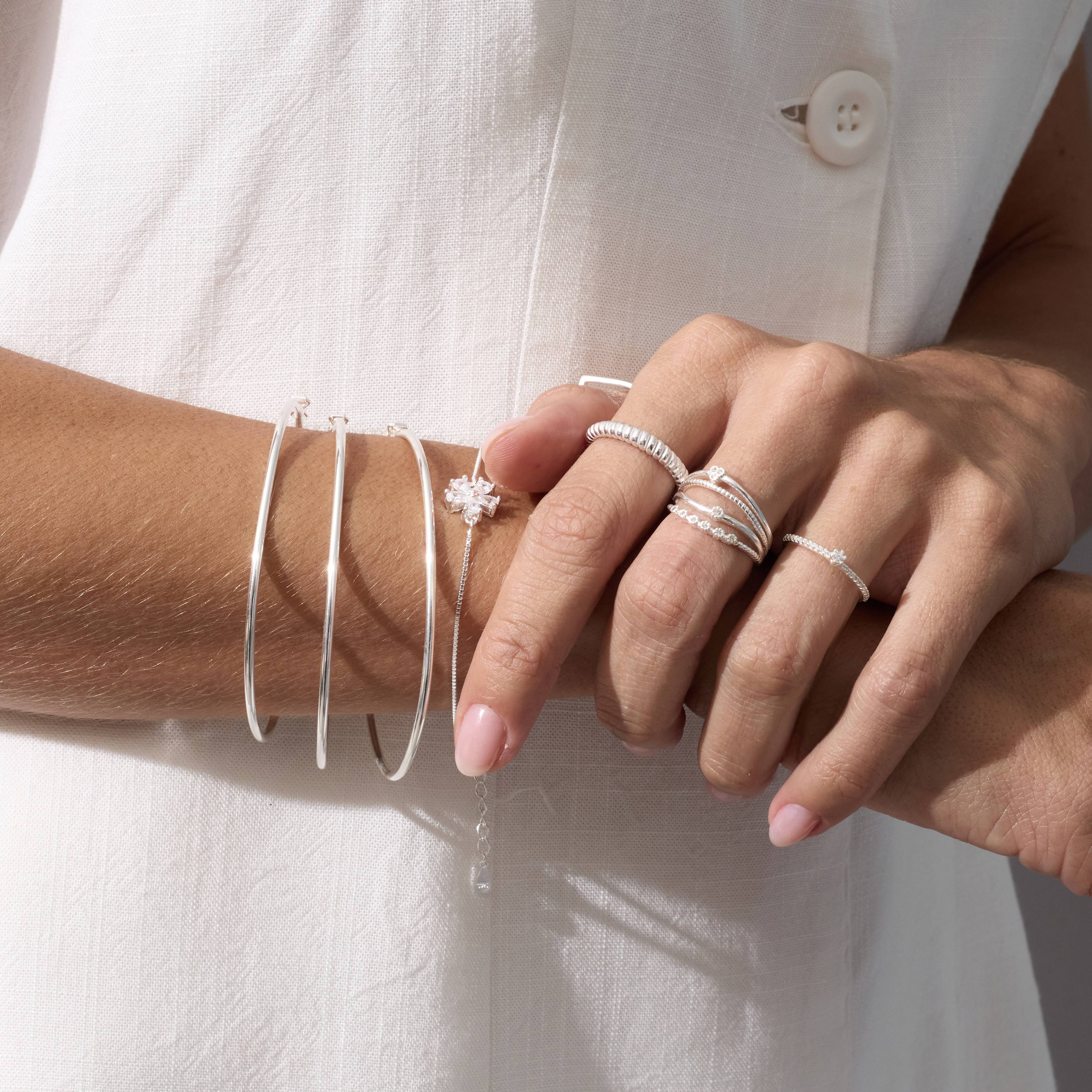 Imagem Secundária Anel meia aliança com solitário 2mm