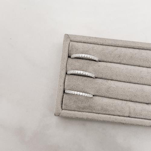 Anel meia aliança cravejada cristal