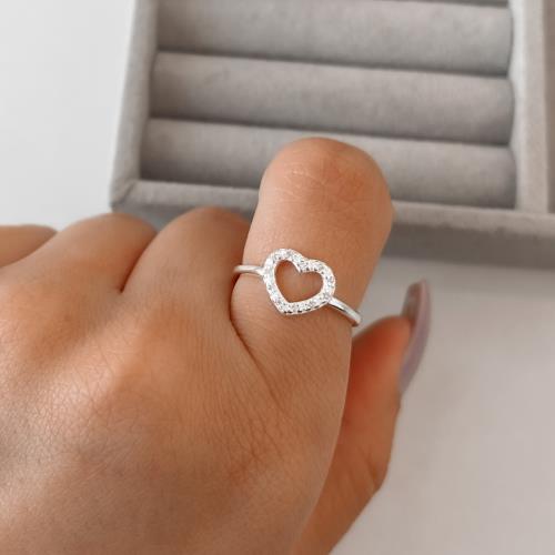 Anel coração vazado com zircônias