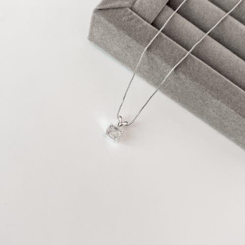 Colar pingente zircônia quadrada 8mm 45cm