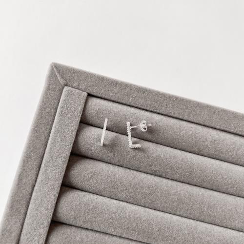 Brinco palito curvado cravejado 14mm