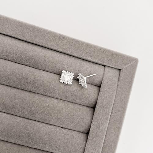 Brinco zircônia quadrada com cravejado 9mm