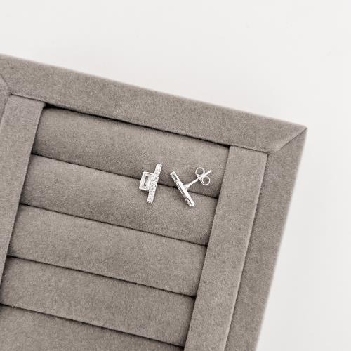 Brinco zircônia retangular com palito cravejado 13mm